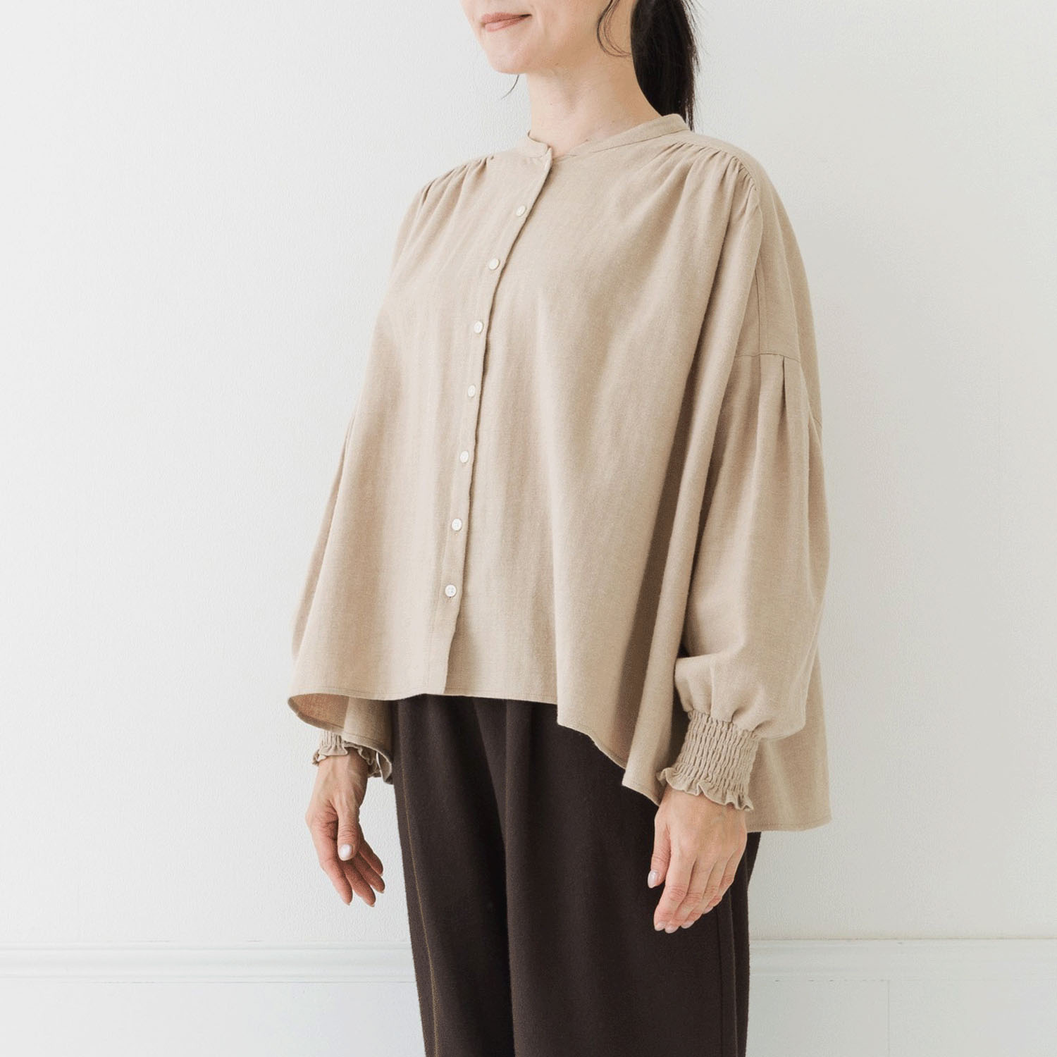 【お取り寄せ】Crea delice 袖口シャーリングワイドギャザーブラウス - 画像5