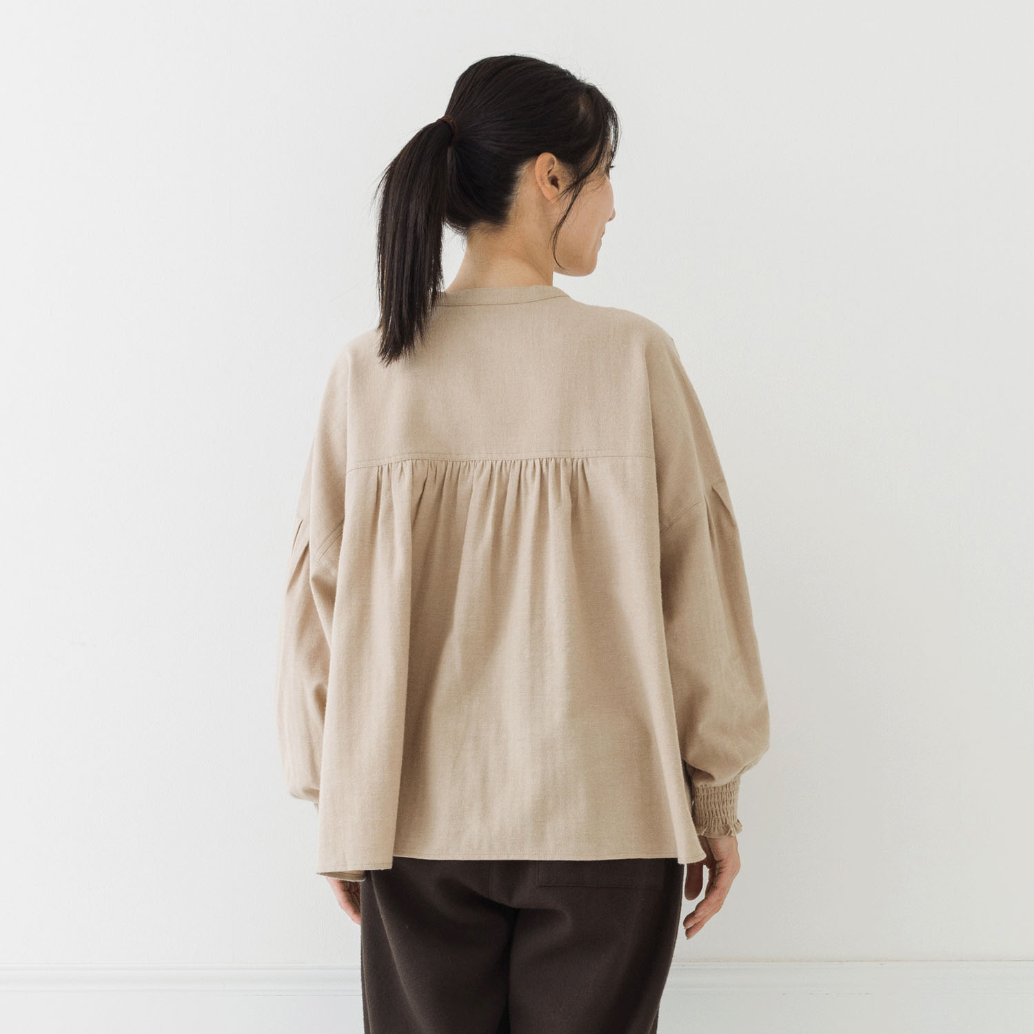 【お取り寄せ】Crea delice 袖口シャーリングワイドギャザーブラウス - 画像9