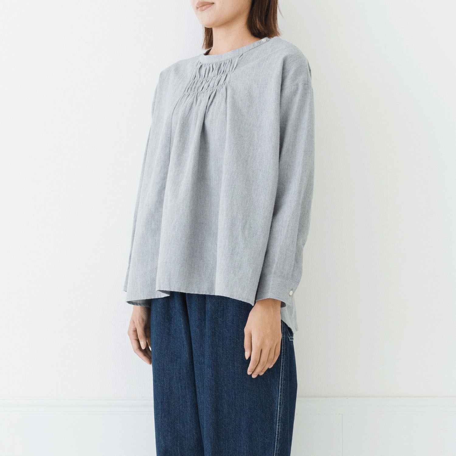 【お取り寄せ】kermu コットンリネン起毛胸シャーリング長袖ブラウス - 画像3