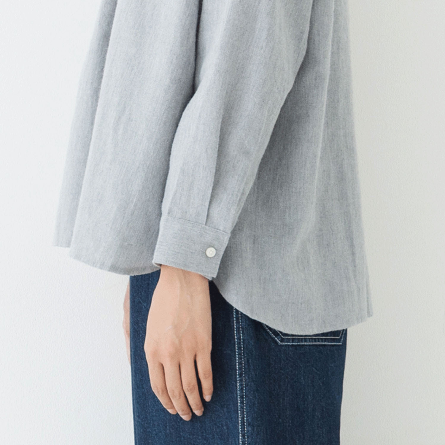 【お取り寄せ】kermu コットンリネン起毛胸シャーリング長袖ブラウス - 画像5