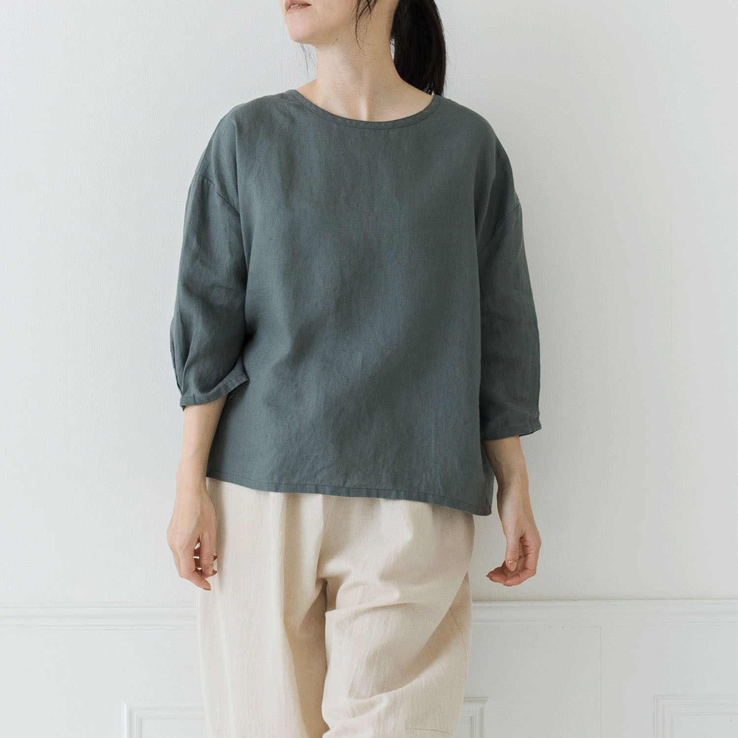 【お取り寄せ】Crea delice リネン袖口タックボリューム7分袖ブラウス - 画像1