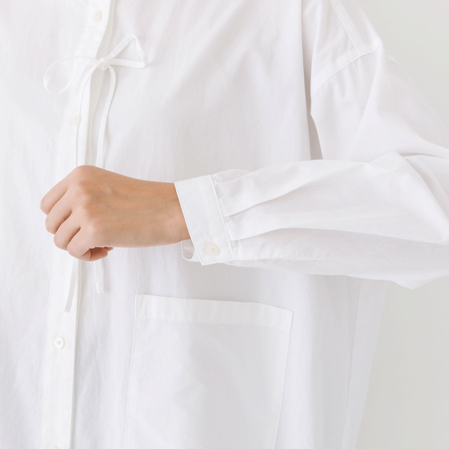 【お取り寄せ】Kermu コットンポムリンワッシャー前ストリングオーバーシャツ - 画像5