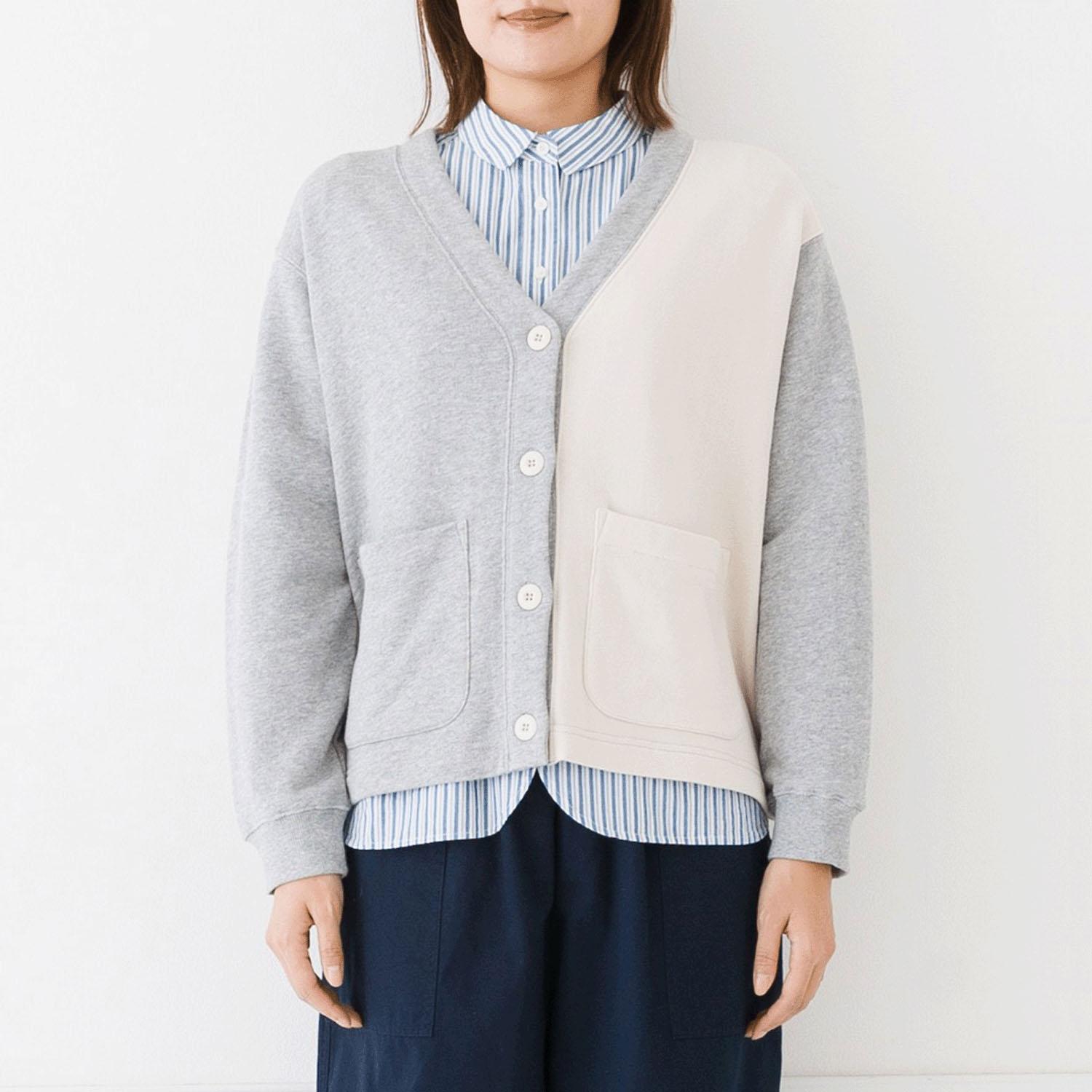 【お取り寄せ】Kermu コットンガーゼ裏毛バイカラーVネックカーディガン - 画像3