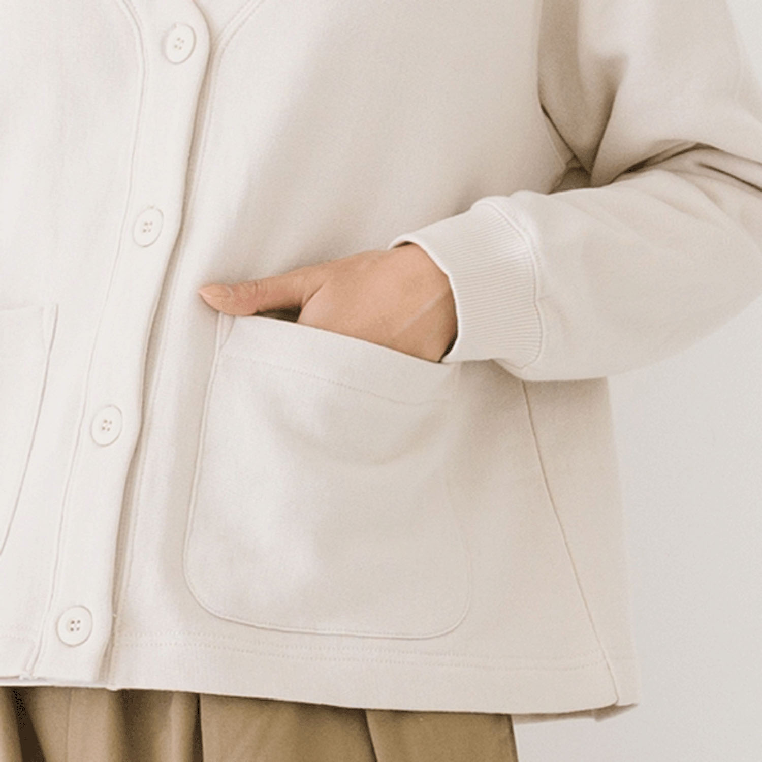 【お取り寄せ】Kermu コットンガーゼ裏毛バイカラーVネックカーディガン - 画像25