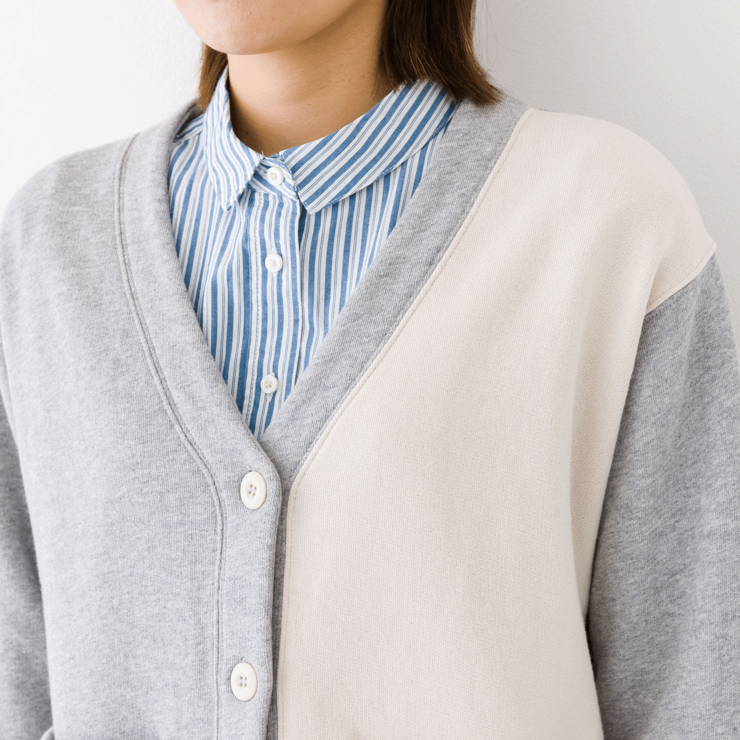 【お取り寄せ】Kermu コットンガーゼ裏毛バイカラーVネックカーディガン - 画像4