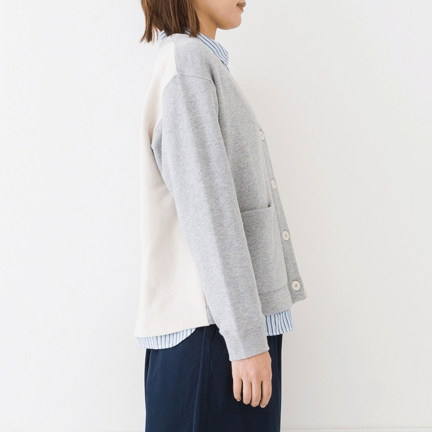 【お取り寄せ】Kermu コットンガーゼ裏毛バイカラーVネックカーディガン - 画像9