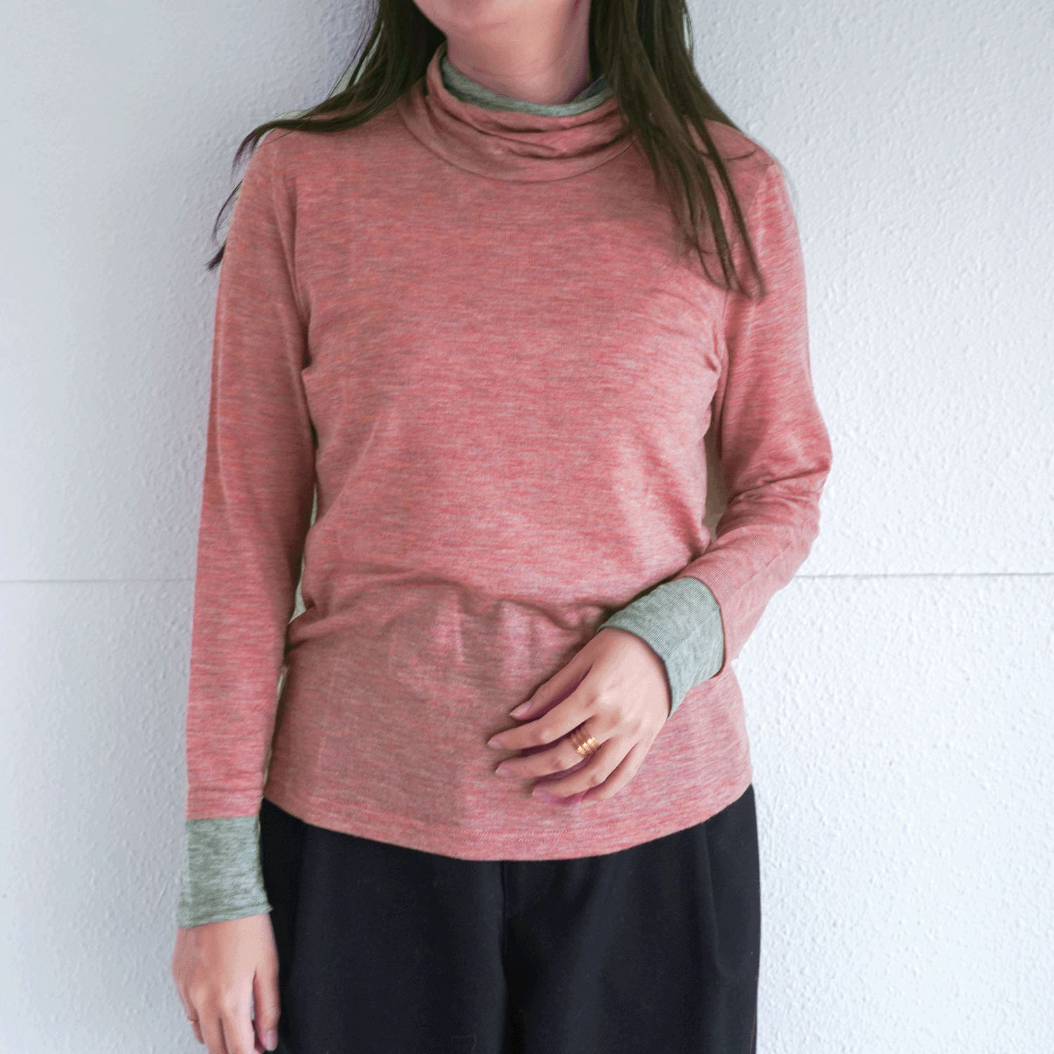 サテンドールひねり配色ハイネックカットソー - 画像13