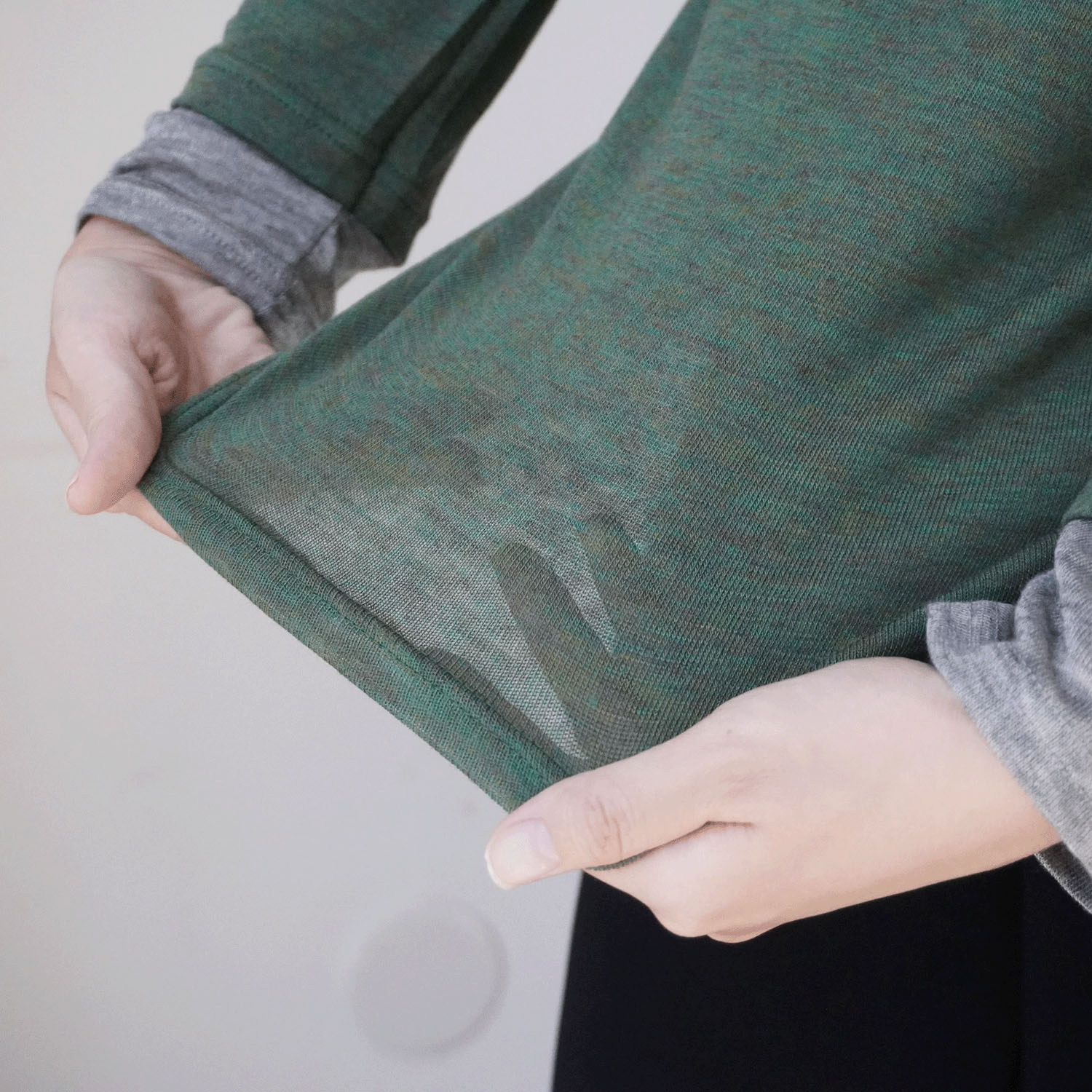 サテンドールひねり配色ハイネックカットソー - 画像24