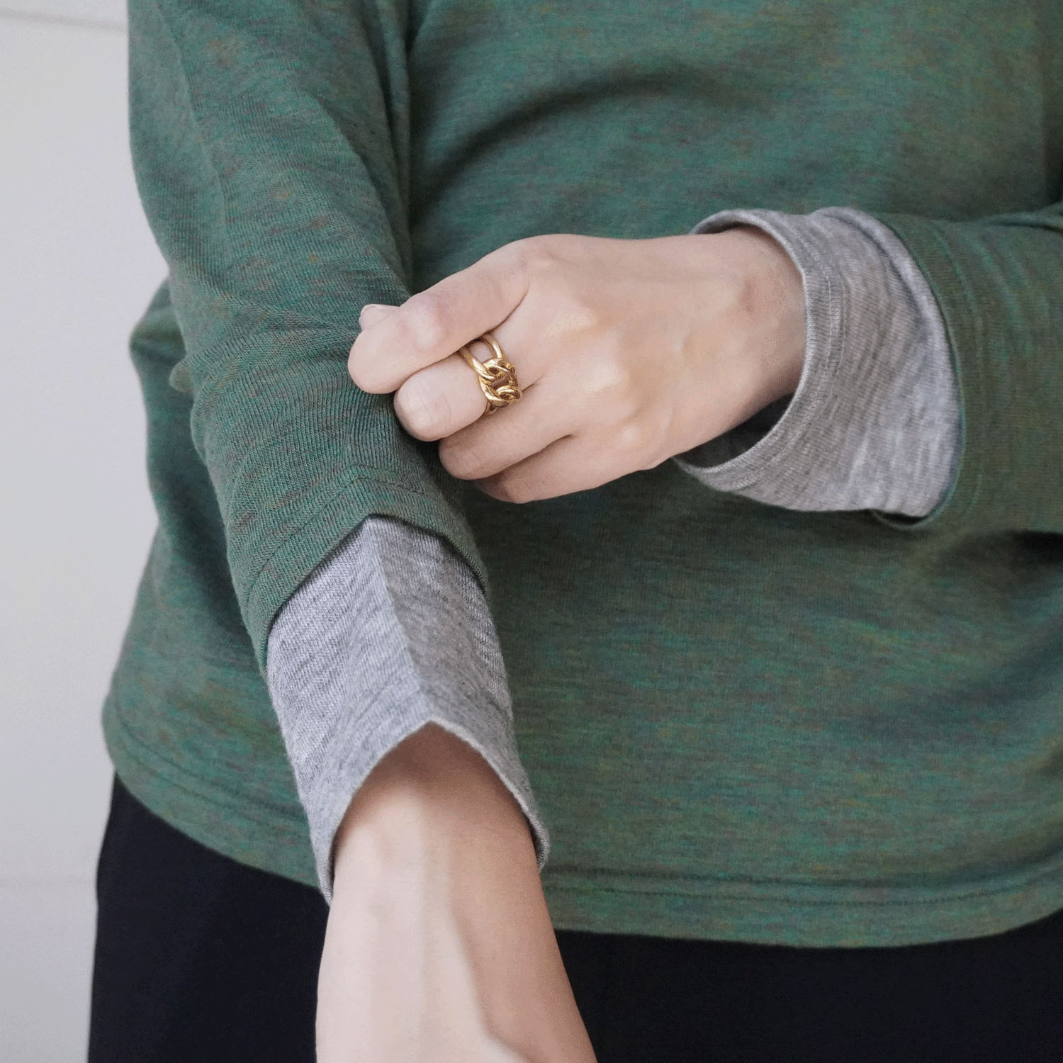 サテンドールひねり配色ハイネックカットソー - 画像25