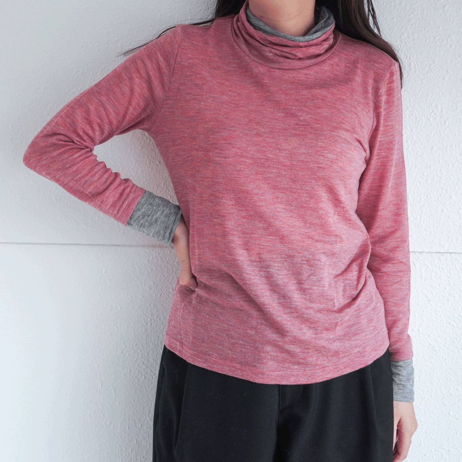 サテンドールひねり配色ハイネックカットソー - 画像4