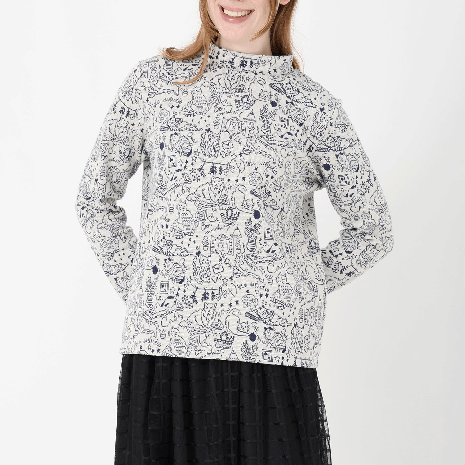 T’BIS STUDIO 長袖ネコ柄ダブルジャカード起毛ハイネックカットソー - 画像1