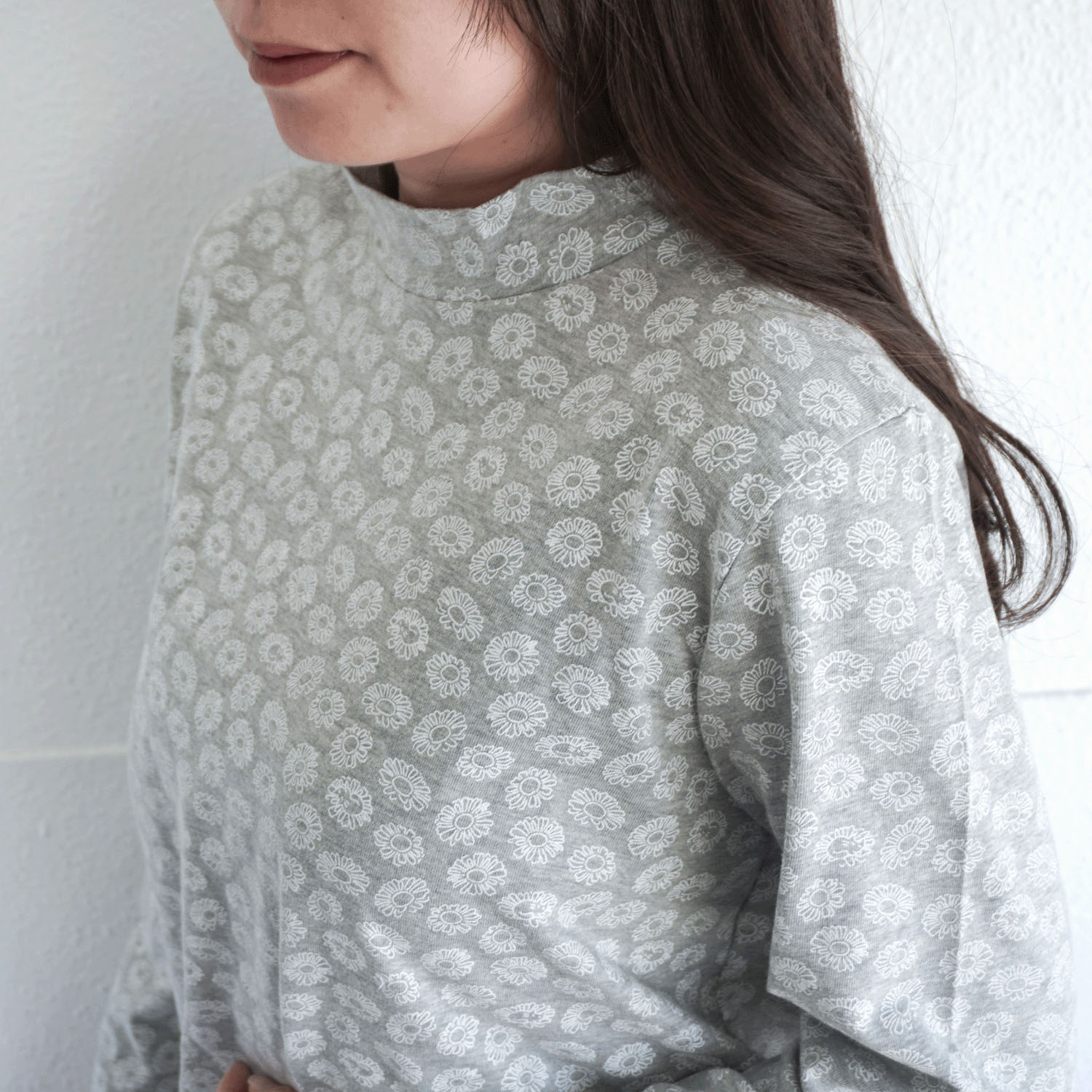 T’BIS STUDIO 長袖花猫総プリントトハイネックTシャツ - 画像4