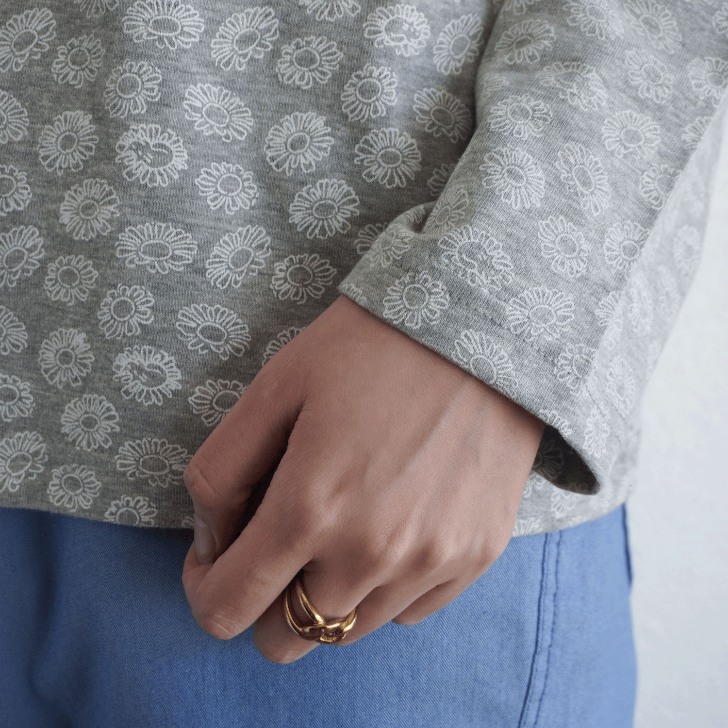 T’BIS STUDIO 長袖花猫総プリントトハイネックTシャツ - 画像5