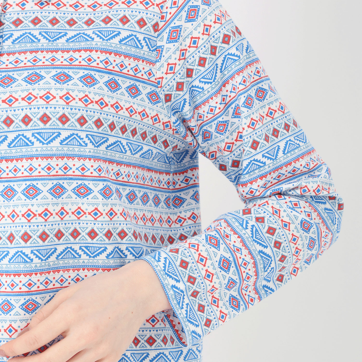 T’BIS STUDIO 長袖幾何柄総プリントポロシャツ - 画像6