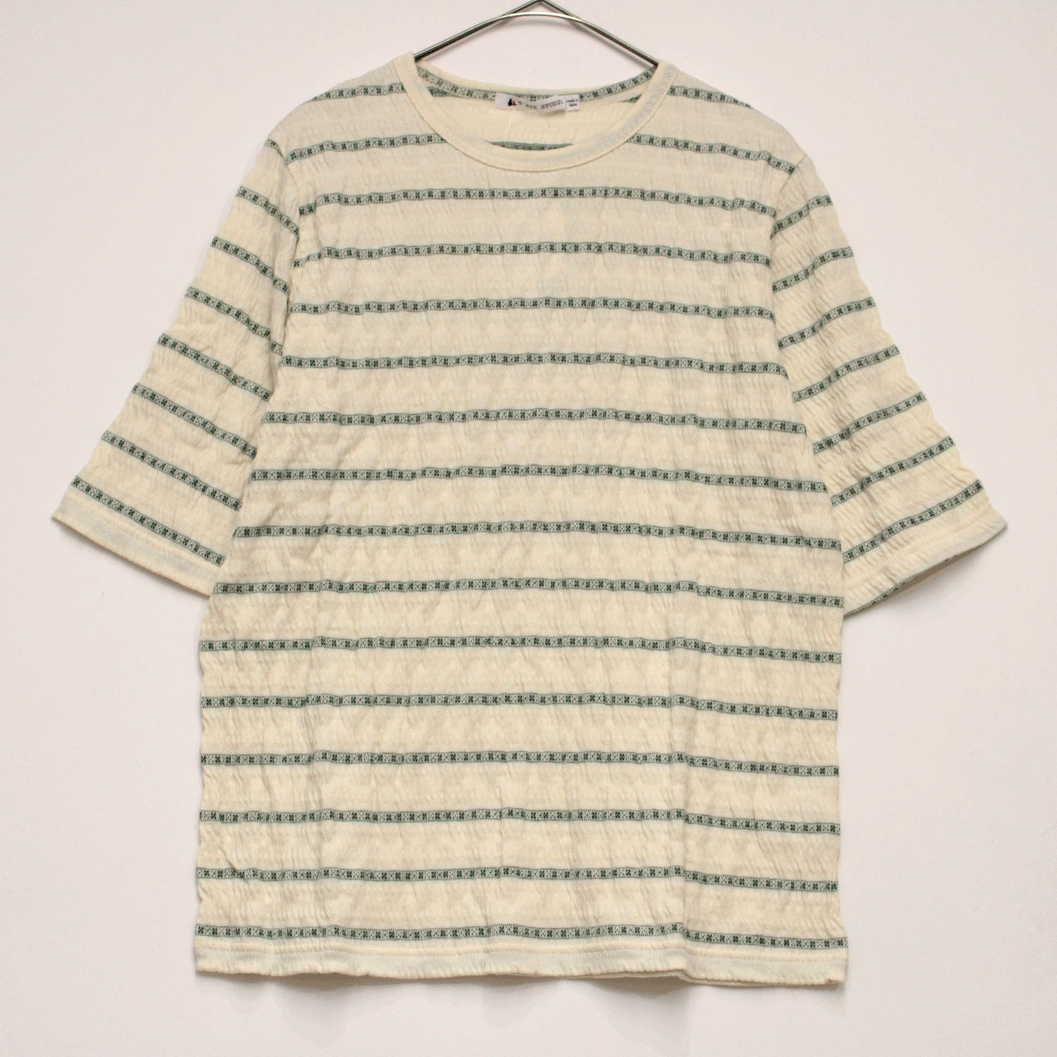 T’BIS STUDIO  シャーリングジャカードクローバー柄5分袖Tシャツ - 画像3