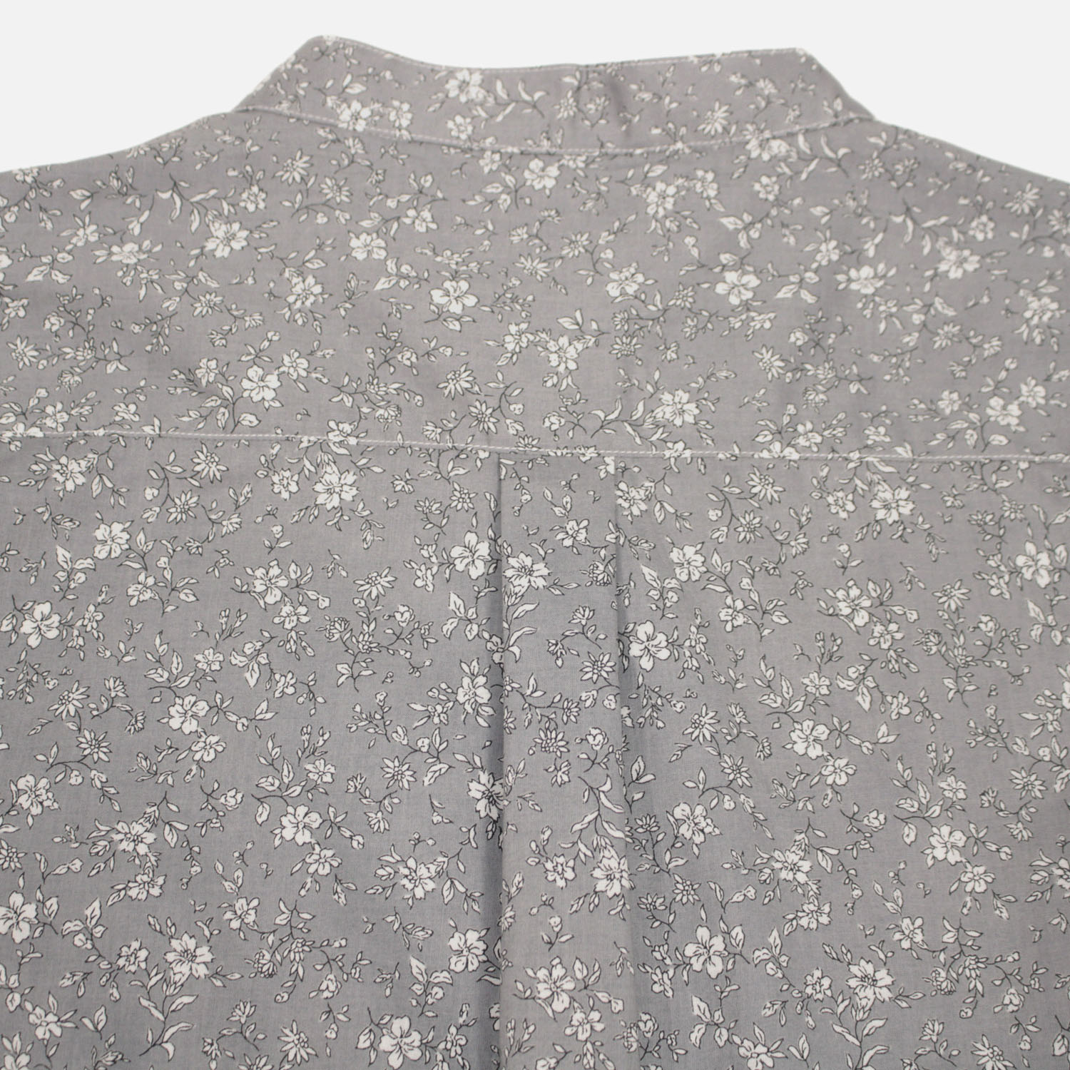T’BIS STUDIO 小花柄プリントスタンドネック長袖シャツ - 画像5