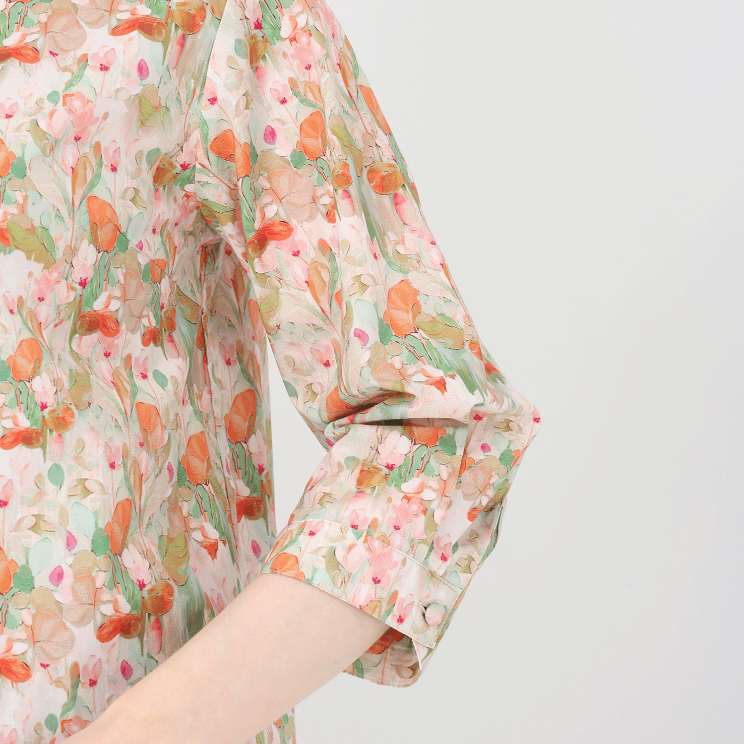 T’BIS STUDIO 7分袖水彩花柄スタンドネックシャツ - 画像3