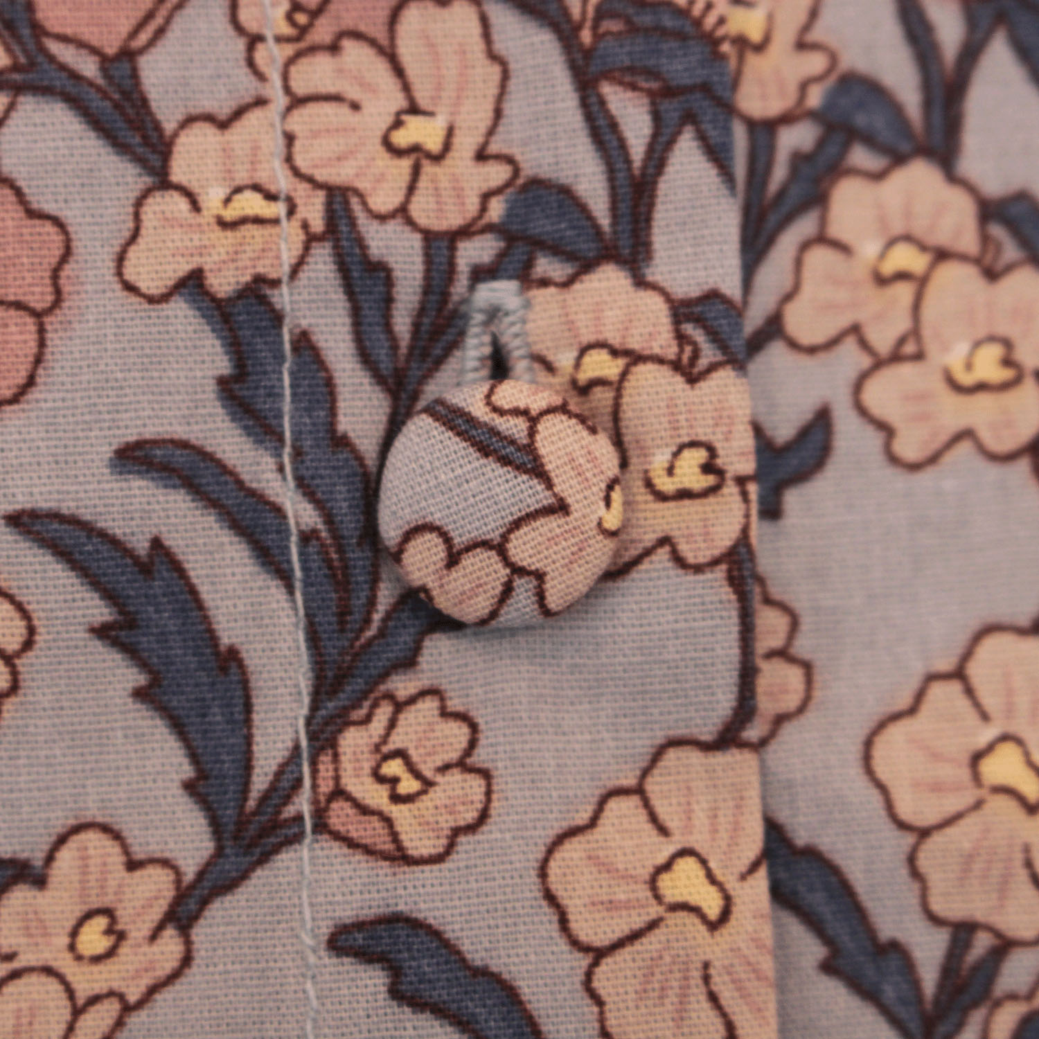 T’BIS STUDIO 7分袖ボタニカル柄ラウンドネックシャツ - 画像9