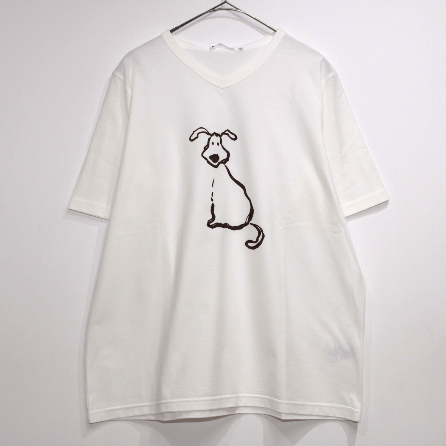 T’BIS STUDIO 冷感ワンちゃんセンタープリントVネック半袖カットソー - 画像2