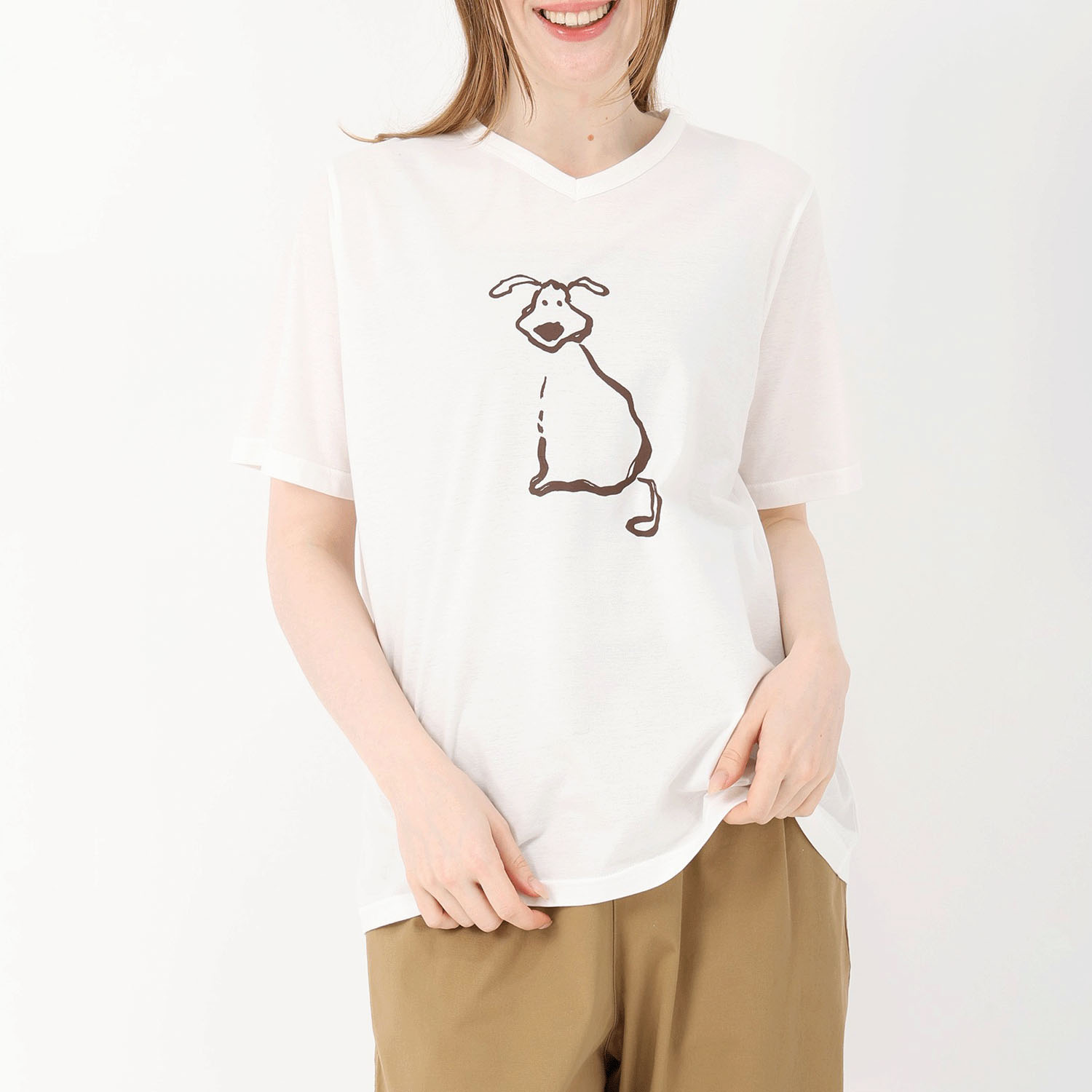 T’BIS STUDIO 冷感ワンちゃんセンタープリントVネック半袖カットソー