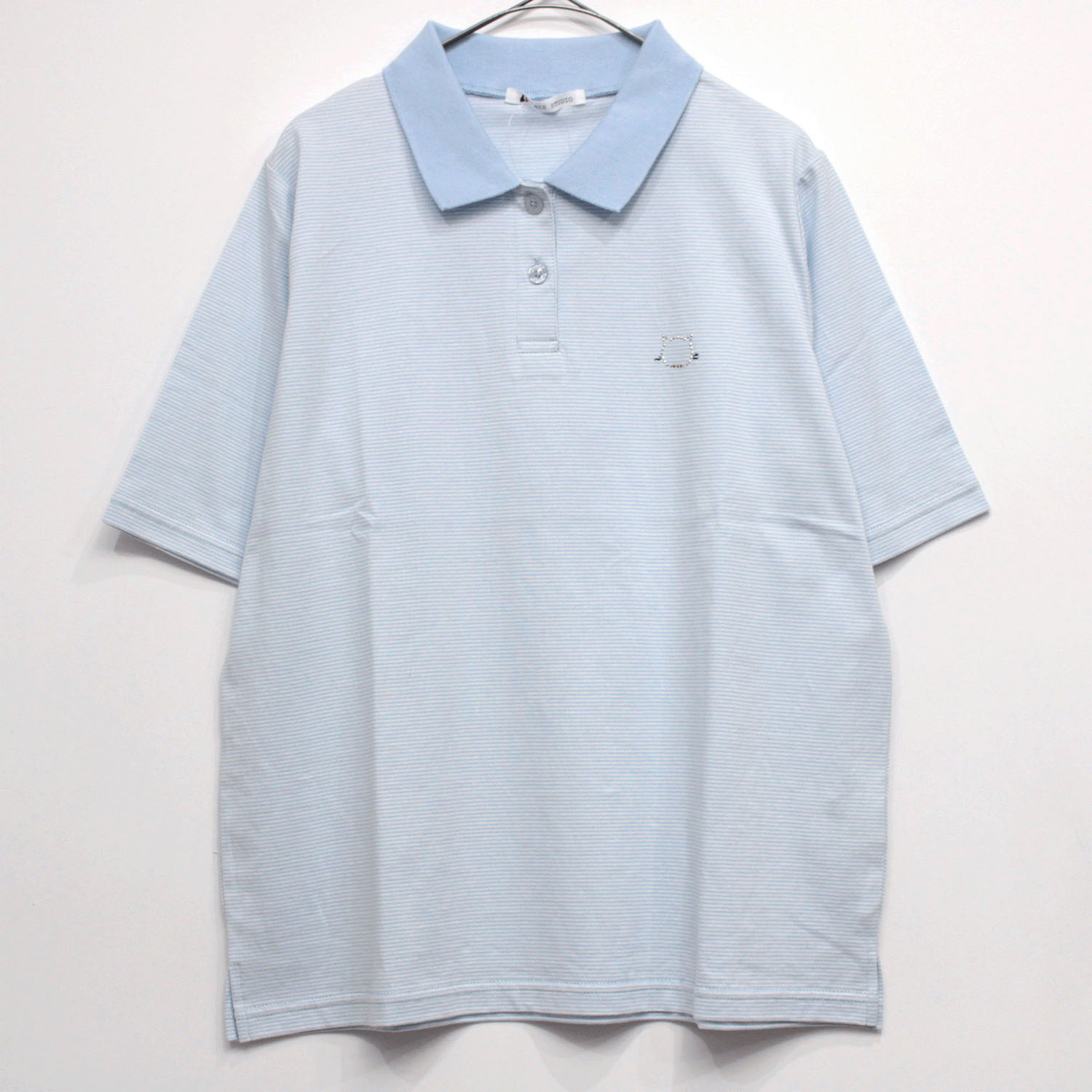 T’BIS STUDIO 冷感キラキラ首輪ネコワンポイント天竺ボーダー半袖ポロシャツ - 画像3