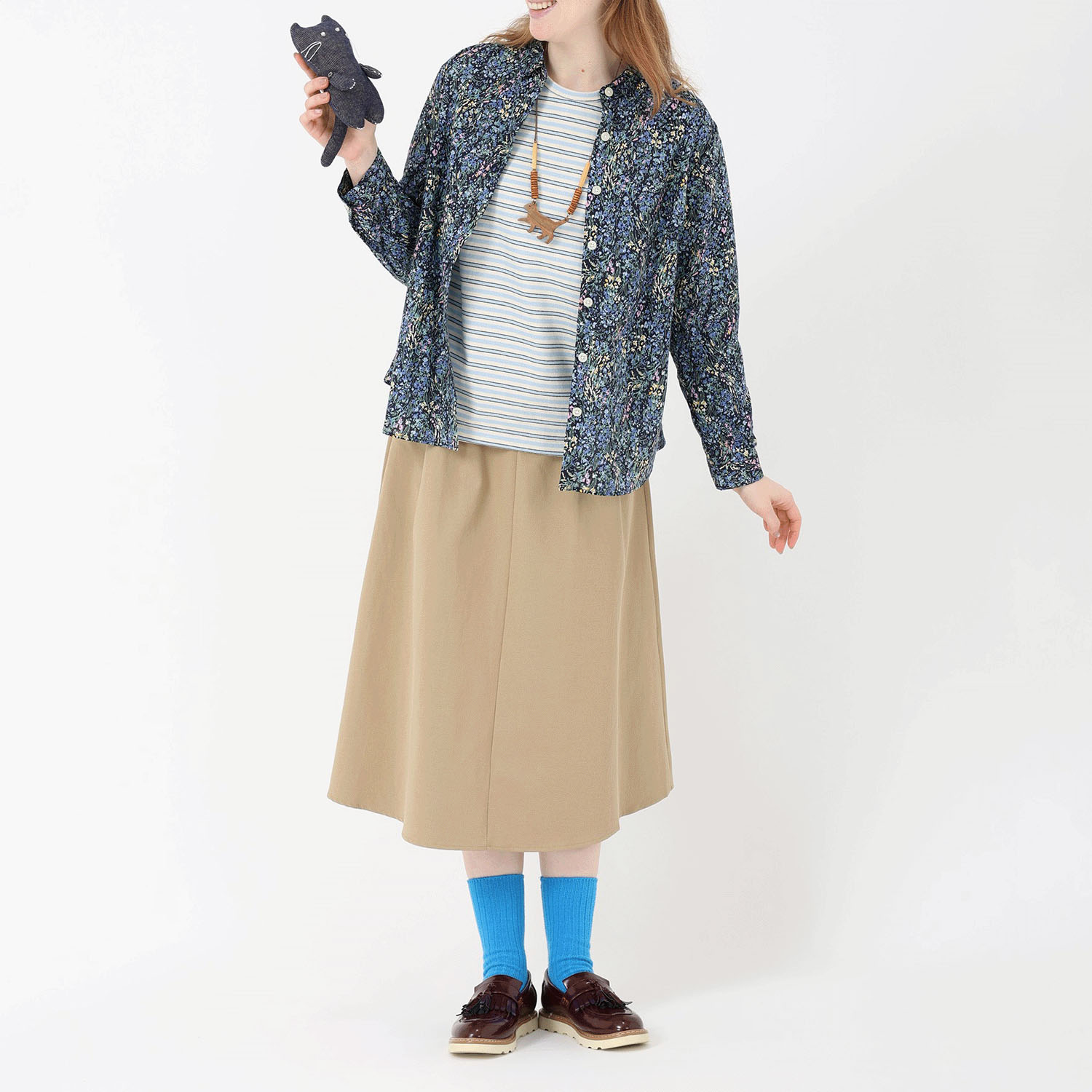 T’BIS STUDIO 長袖水彩小花柄プリントシャツ - 画像12