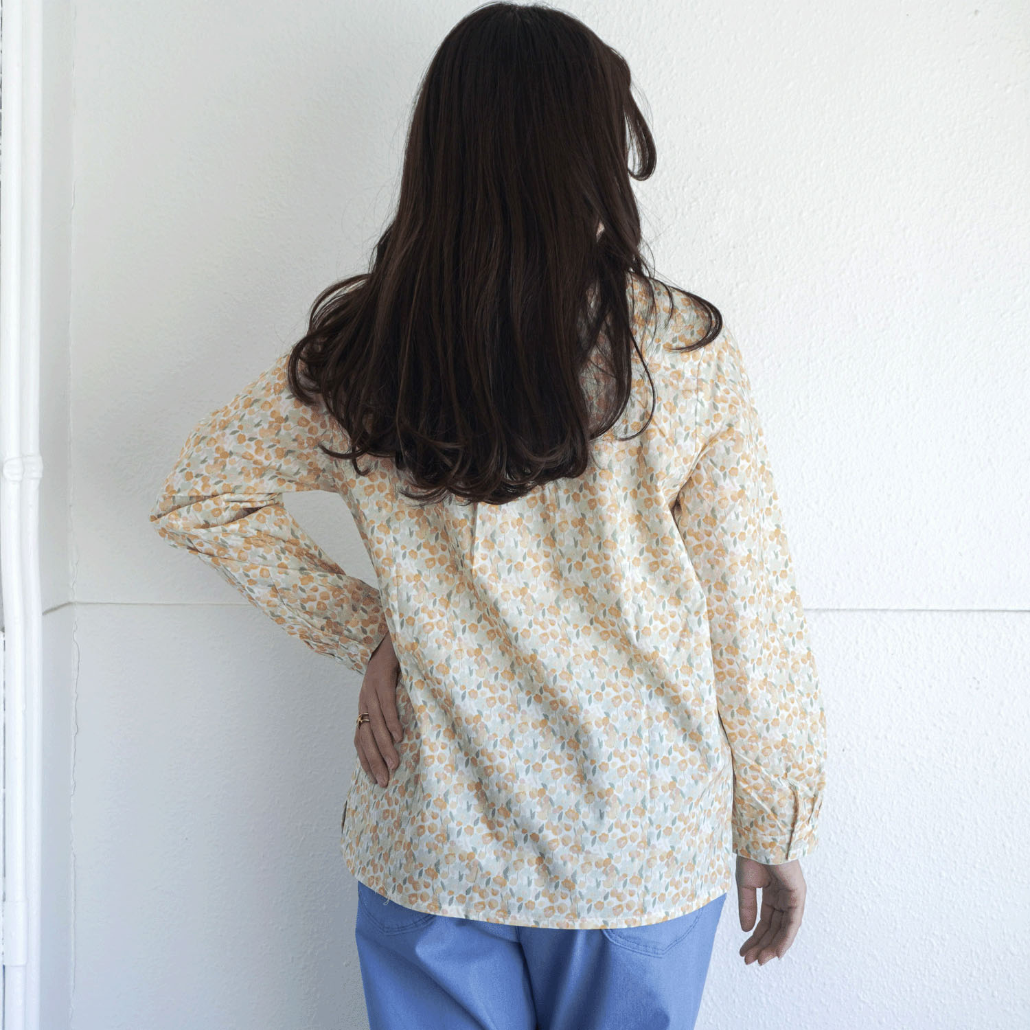 T’BIS STUDIO 長袖小花プリントスタンドネックシャツ - 画像12