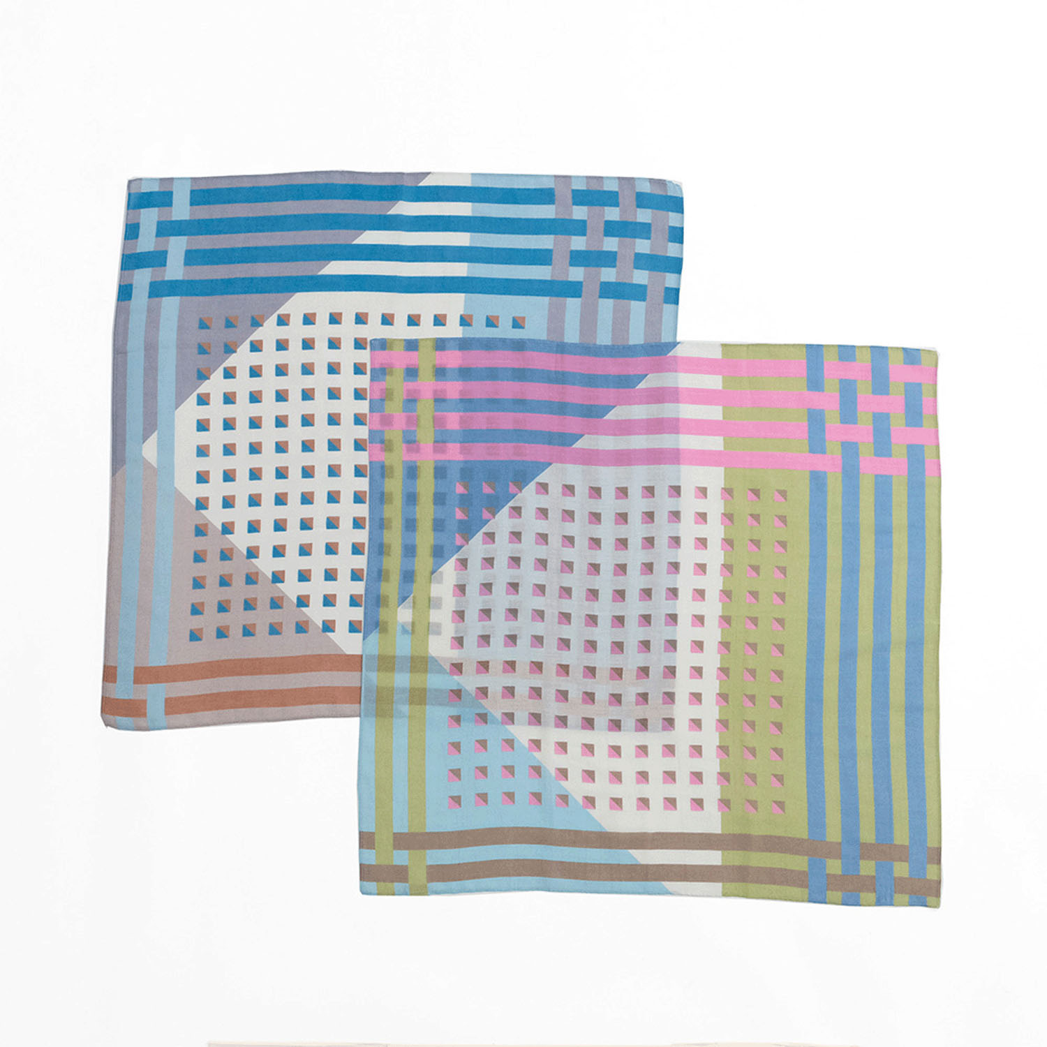 いろいろな角度から楽しめる幾何学模様のスカーフ - 画像3