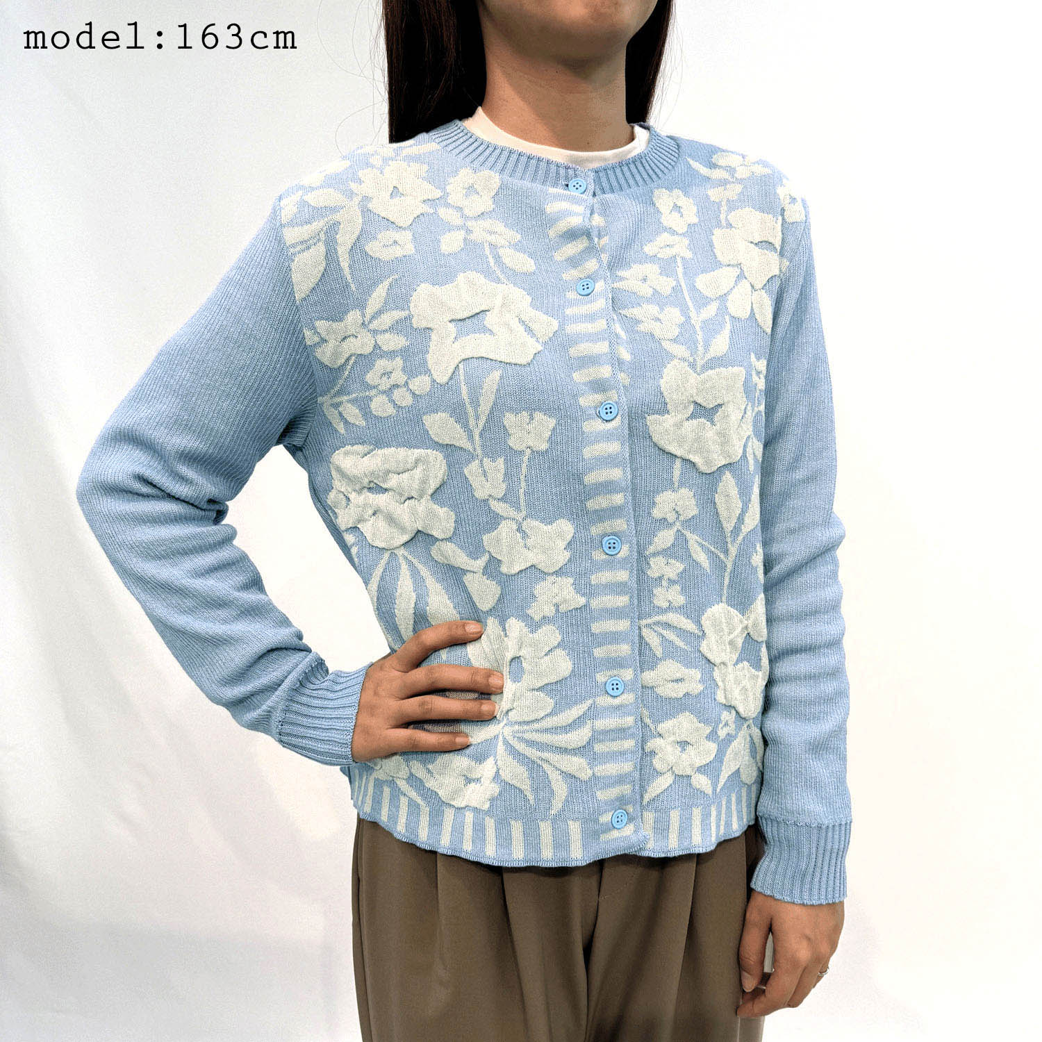 花柄膨れジャガード丸首カーディガン - 画像1