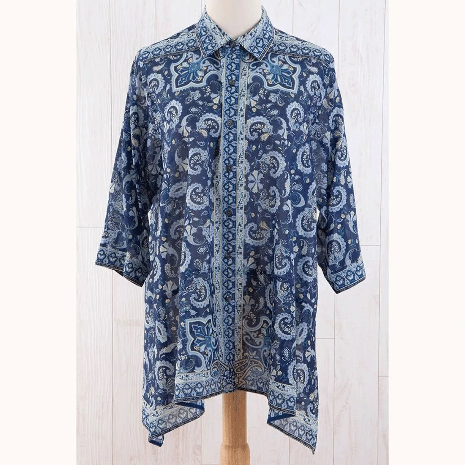 【ETONET限定】シルクロード シャツ襟裾ヘム脇下がり七分袖ブラウス フラワーフェザー - 画像11