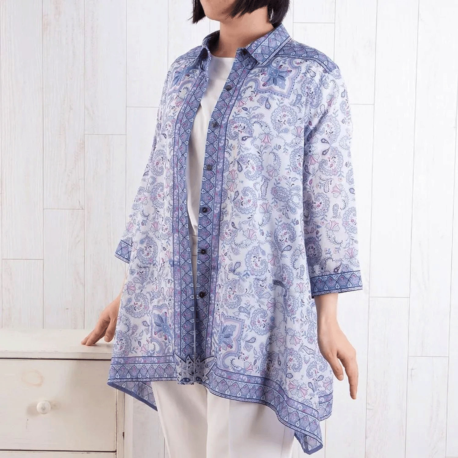 【ETONET限定】シルクロード シャツ襟裾ヘム脇下がり七分袖ブラウス フラワーフェザー - 画像17