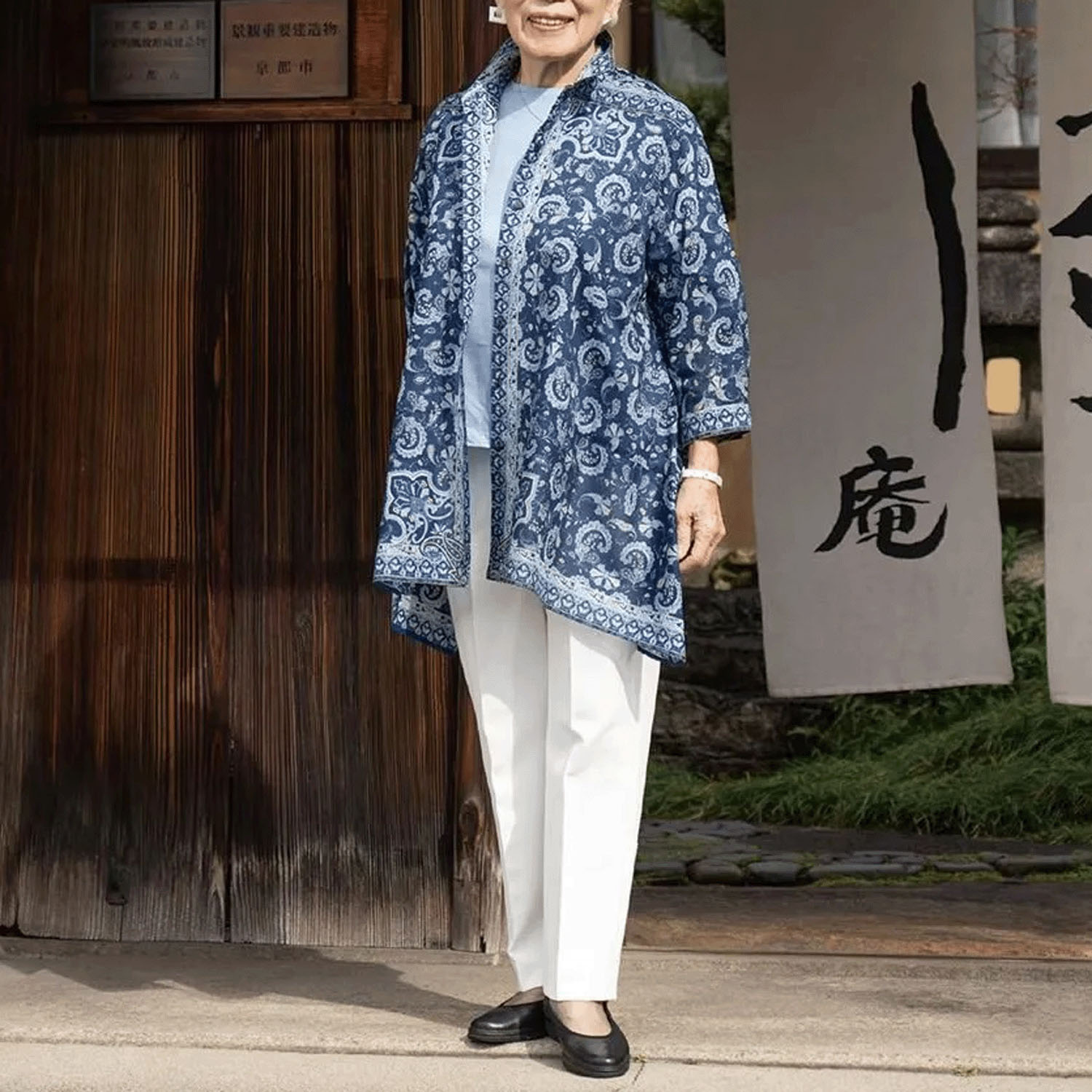 【ETONET限定】シルクロード シャツ襟裾ヘム脇下がり七分袖ブラウス フラワーフェザー