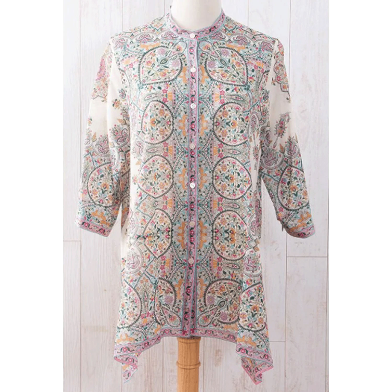 【ETONET限定】シルクロード スタンド裾ヘム脇下り七分袖ブラウス カシミール - 画像11