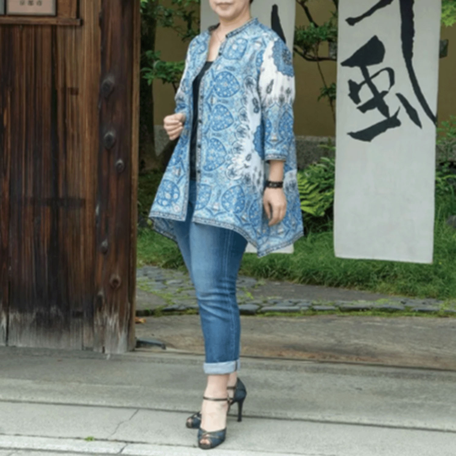 【ETONET限定】シルクロード スタンド裾ヘム脇下り七分袖ブラウス カシミール - 画像1