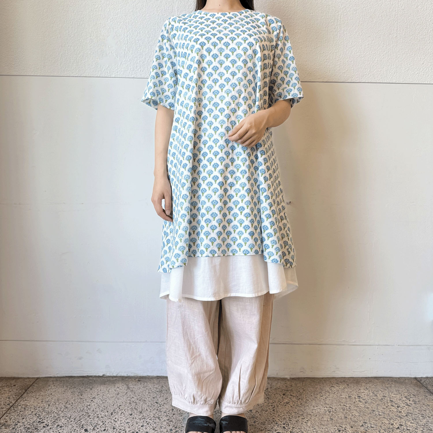 インディゴ フラワープリントダブルワンピース - 画像2