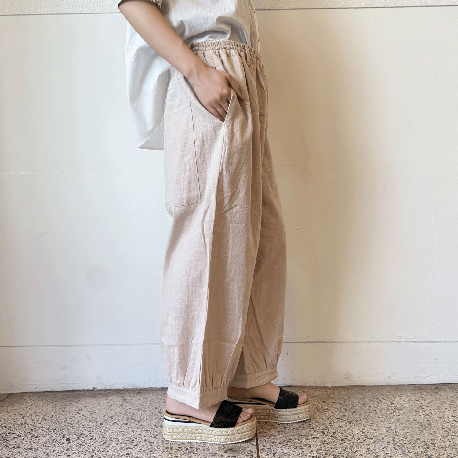 インディゴ 綿麻コクーンパンツ - 画像4