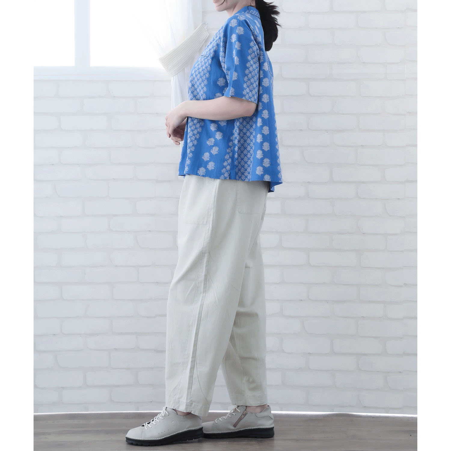 モノトーン小花柄プリントブラウス - 画像13