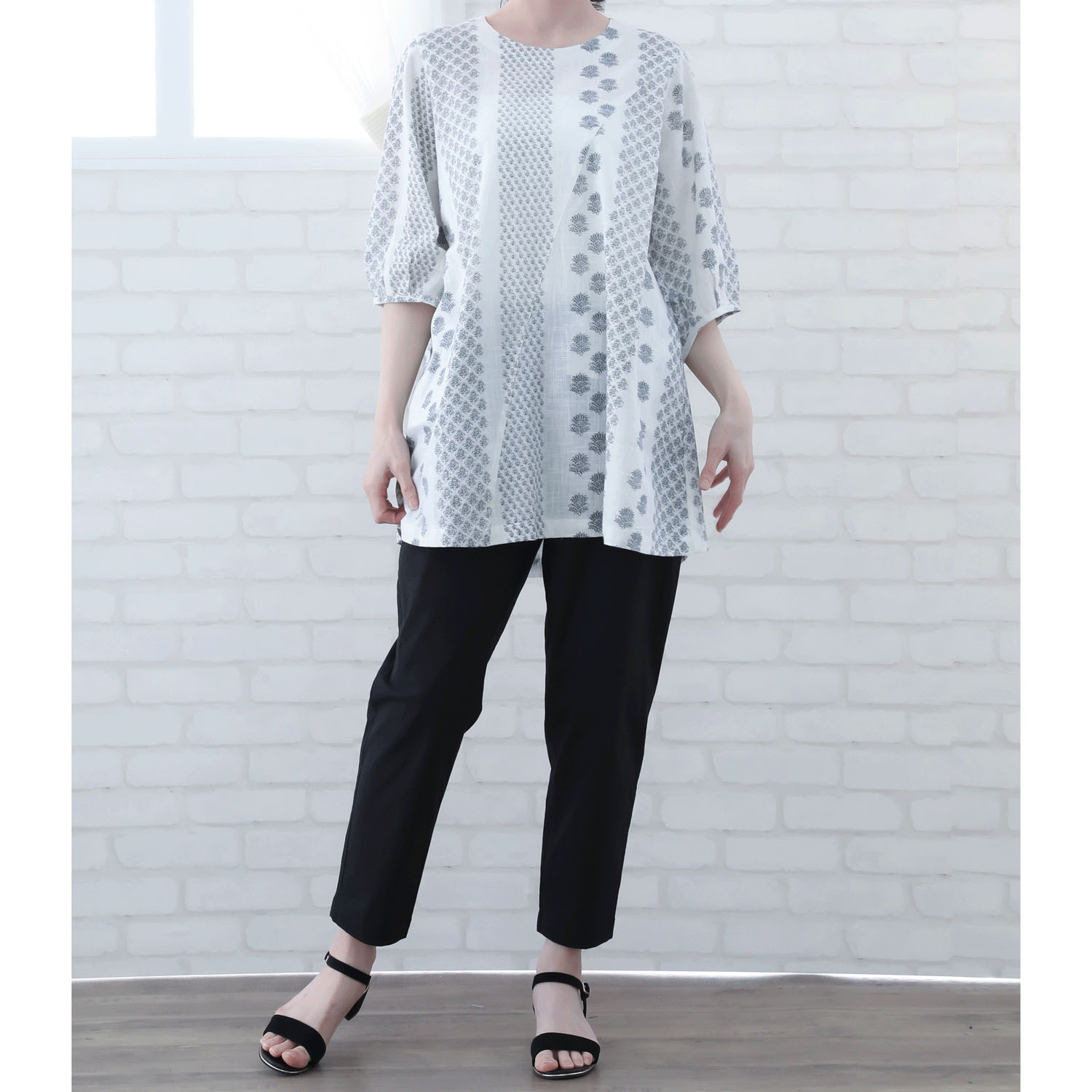 インディゴ モノトーン小花柄プリントチュニック - 画像3