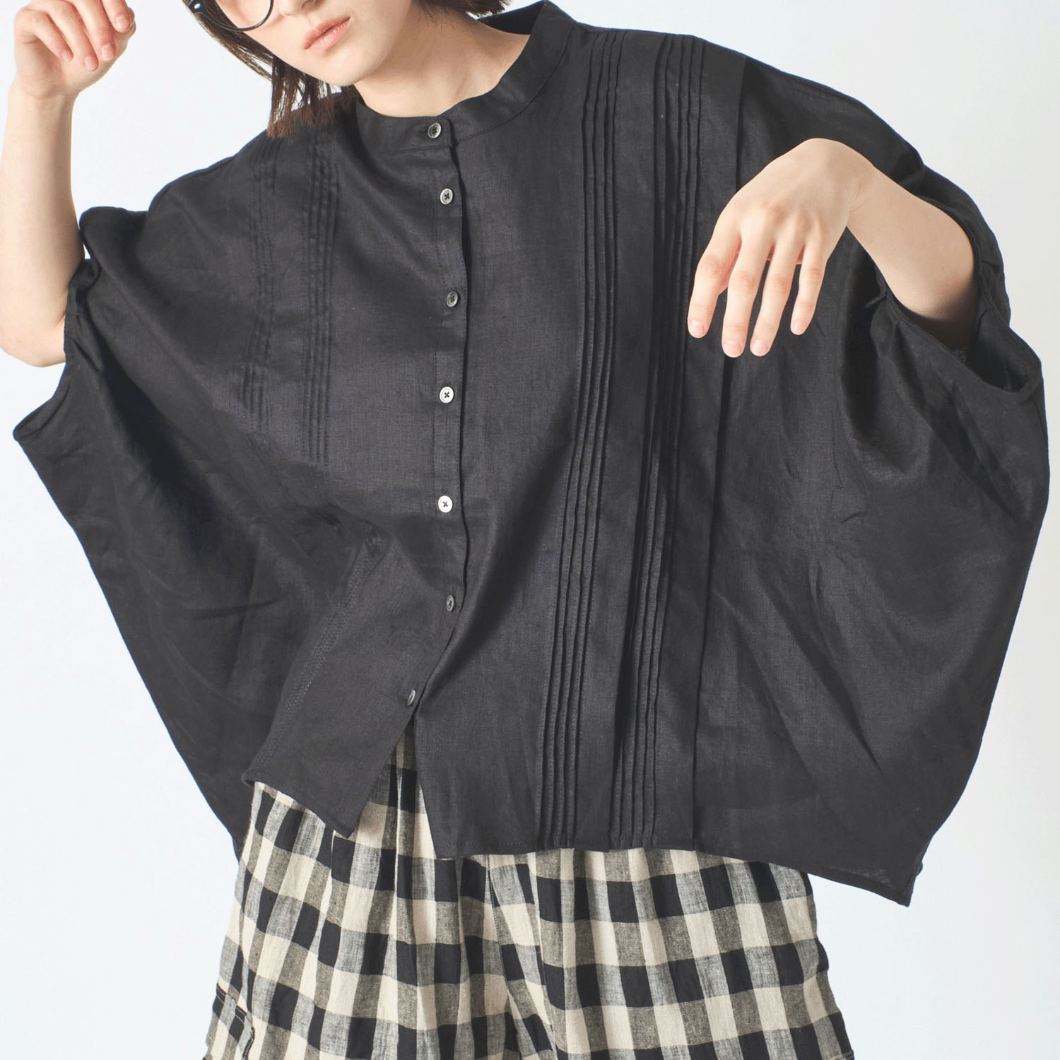 ubasoku バンドカラー縦ピンタック加工本貝釦プルオーバー - 画像11