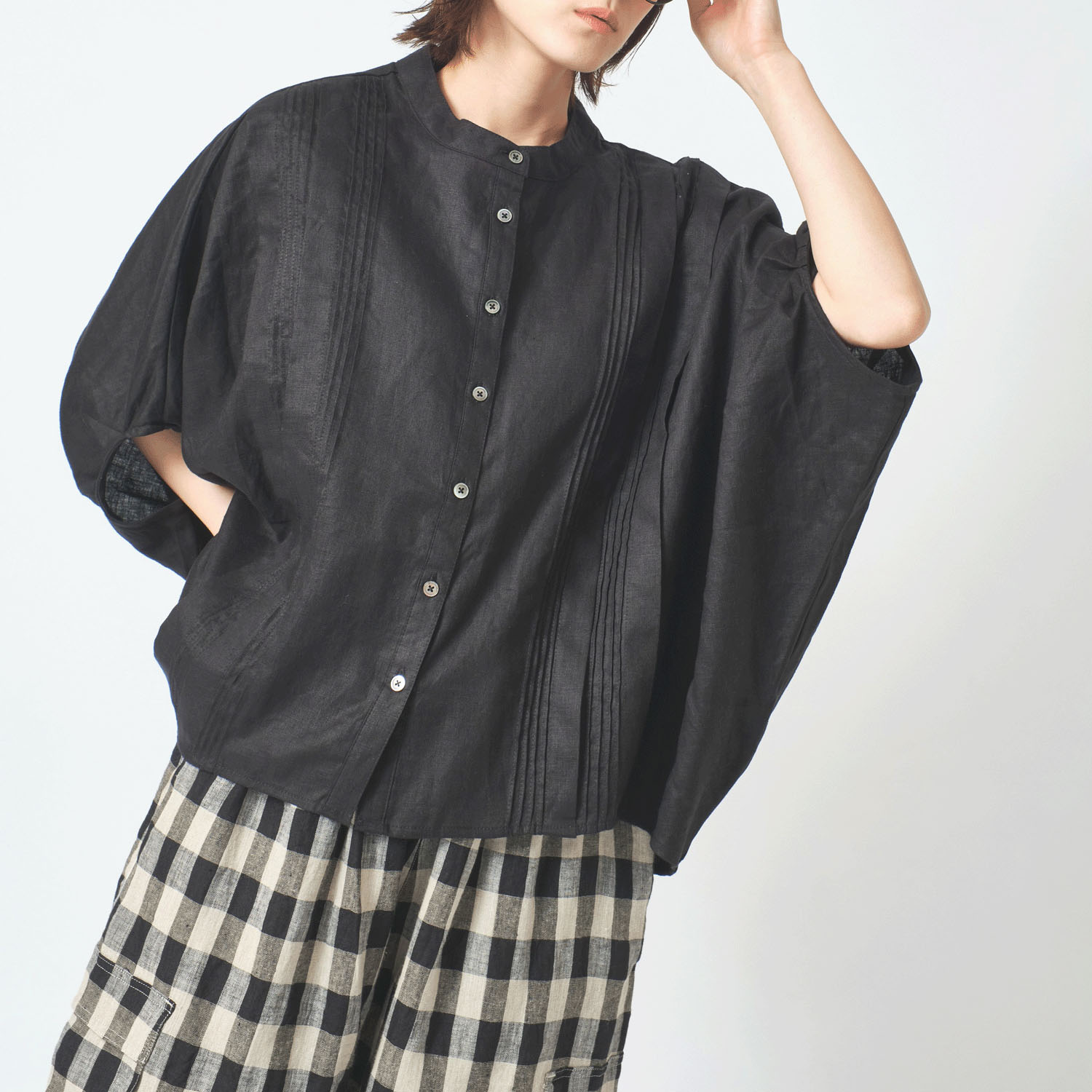 ubasoku バンドカラー縦ピンタック加工本貝釦プルオーバー - 画像1