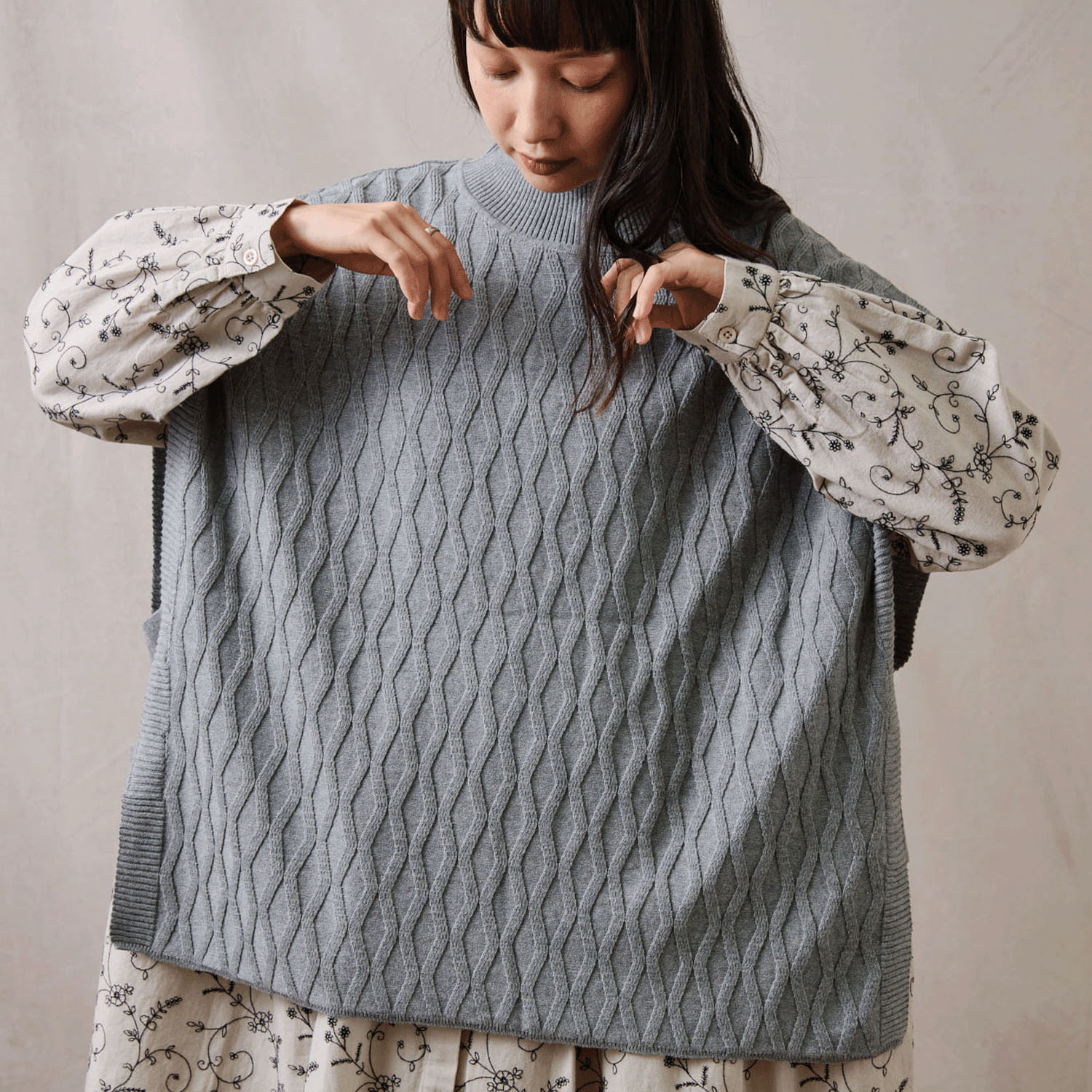 teMite 綿ニット模様編みベスト - 画像2