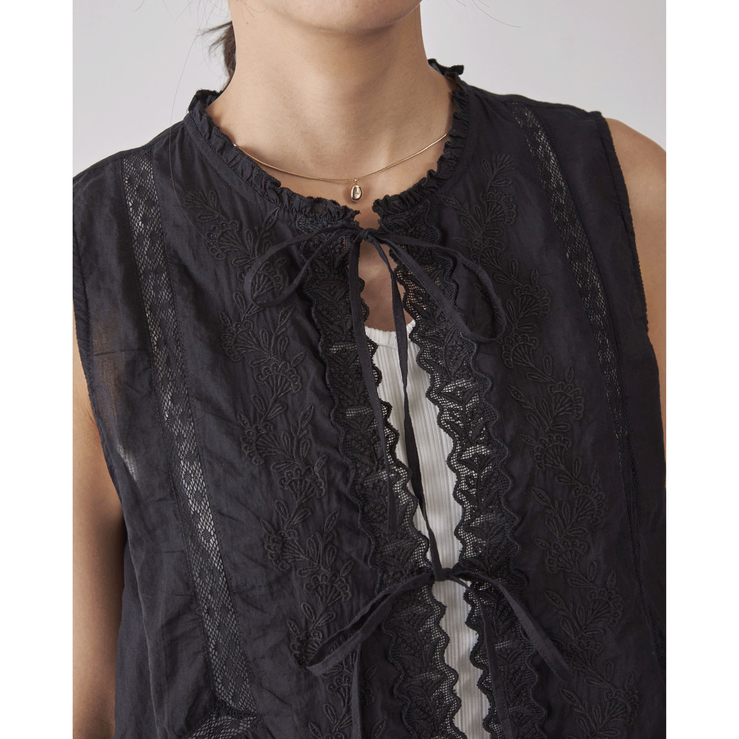 Fanaka 刺繍レースフロントリボンベスト - 画像3