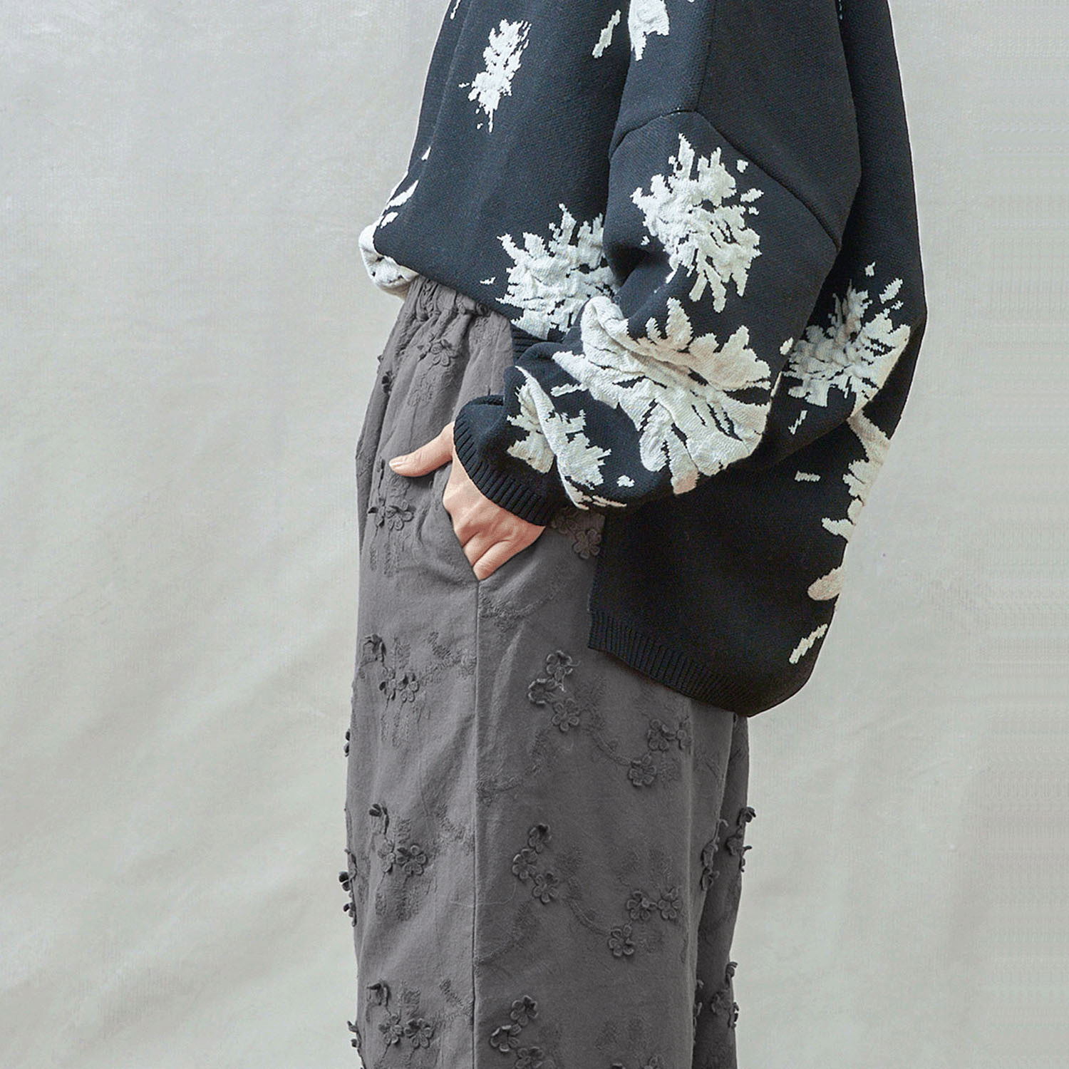 teMite 立体刺繍ワイドパンツ - 画像3