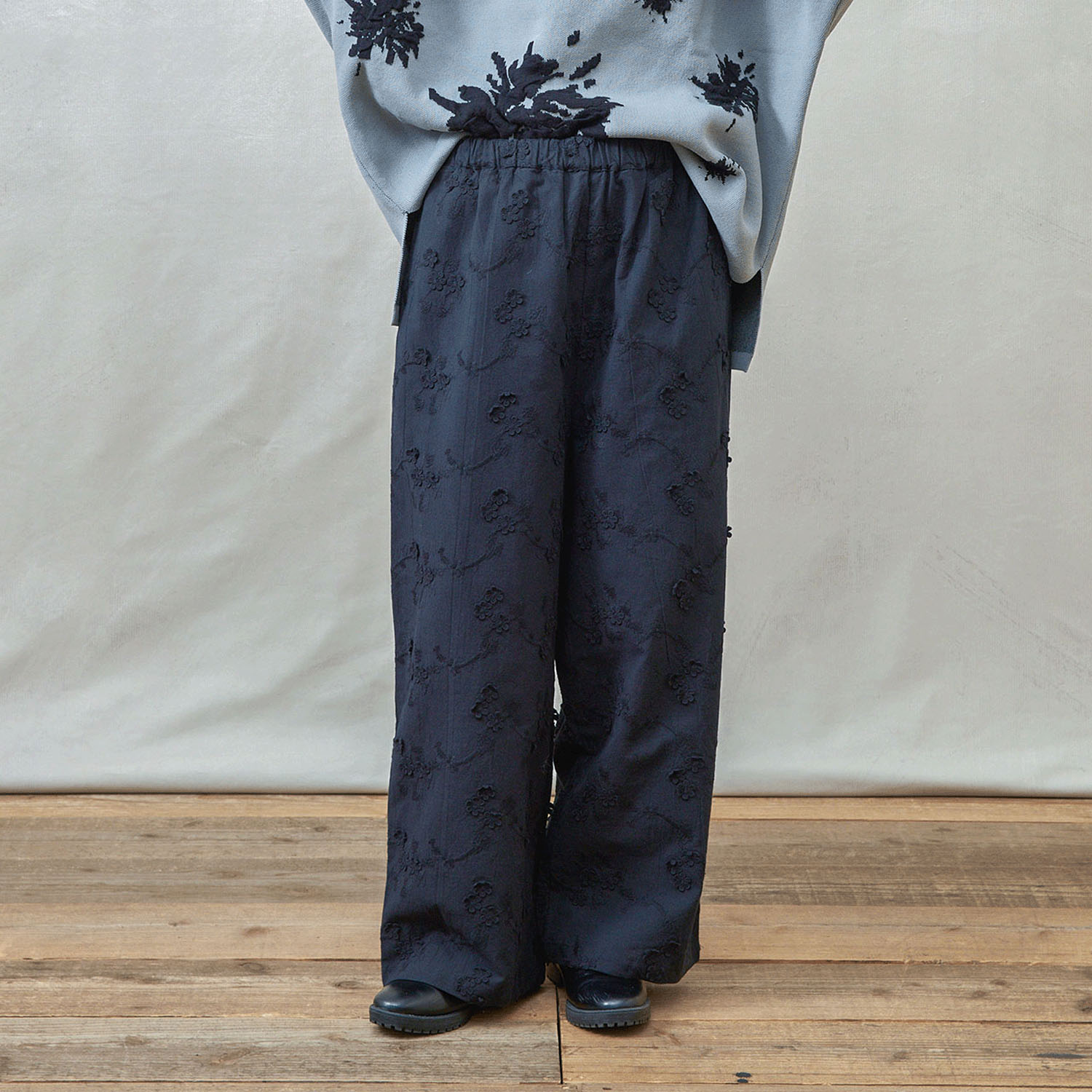 teMite 立体刺繍ワイドパンツ