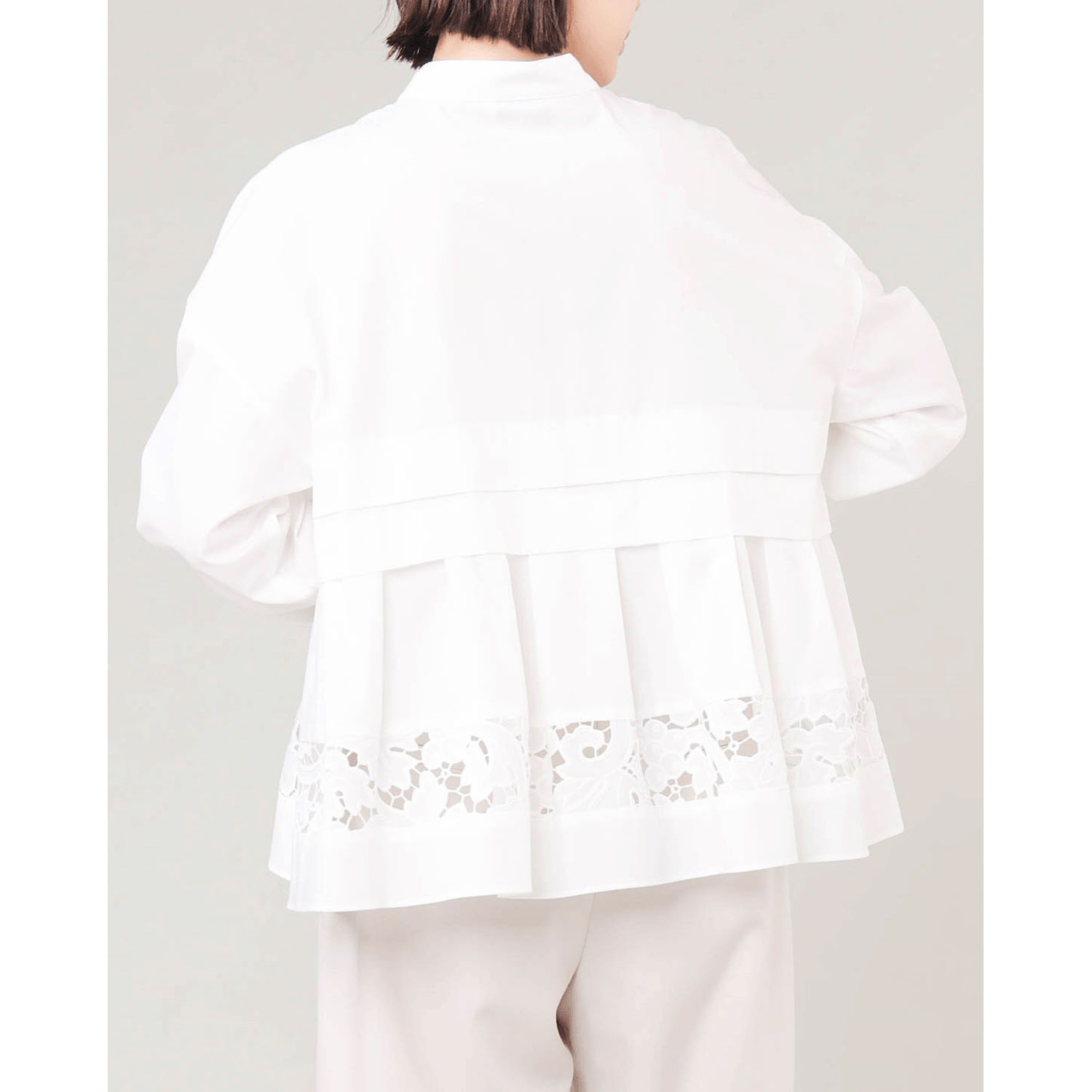 trois フラワーレース刺繍ペプラムブラウス - 画像4