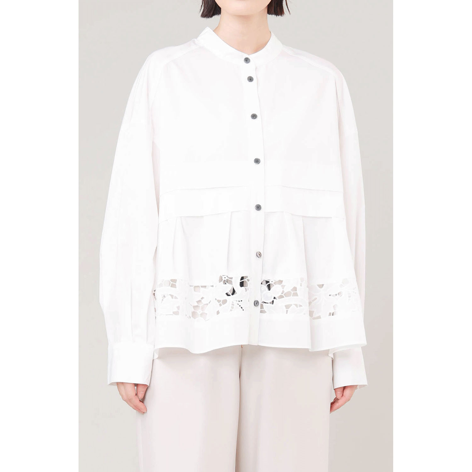 trois フラワーレース刺繍ペプラムブラウス