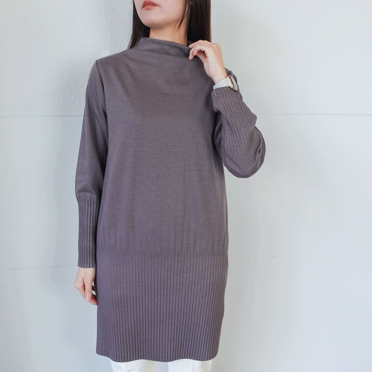 裾プリーツボトルネックチュニック - 画像1