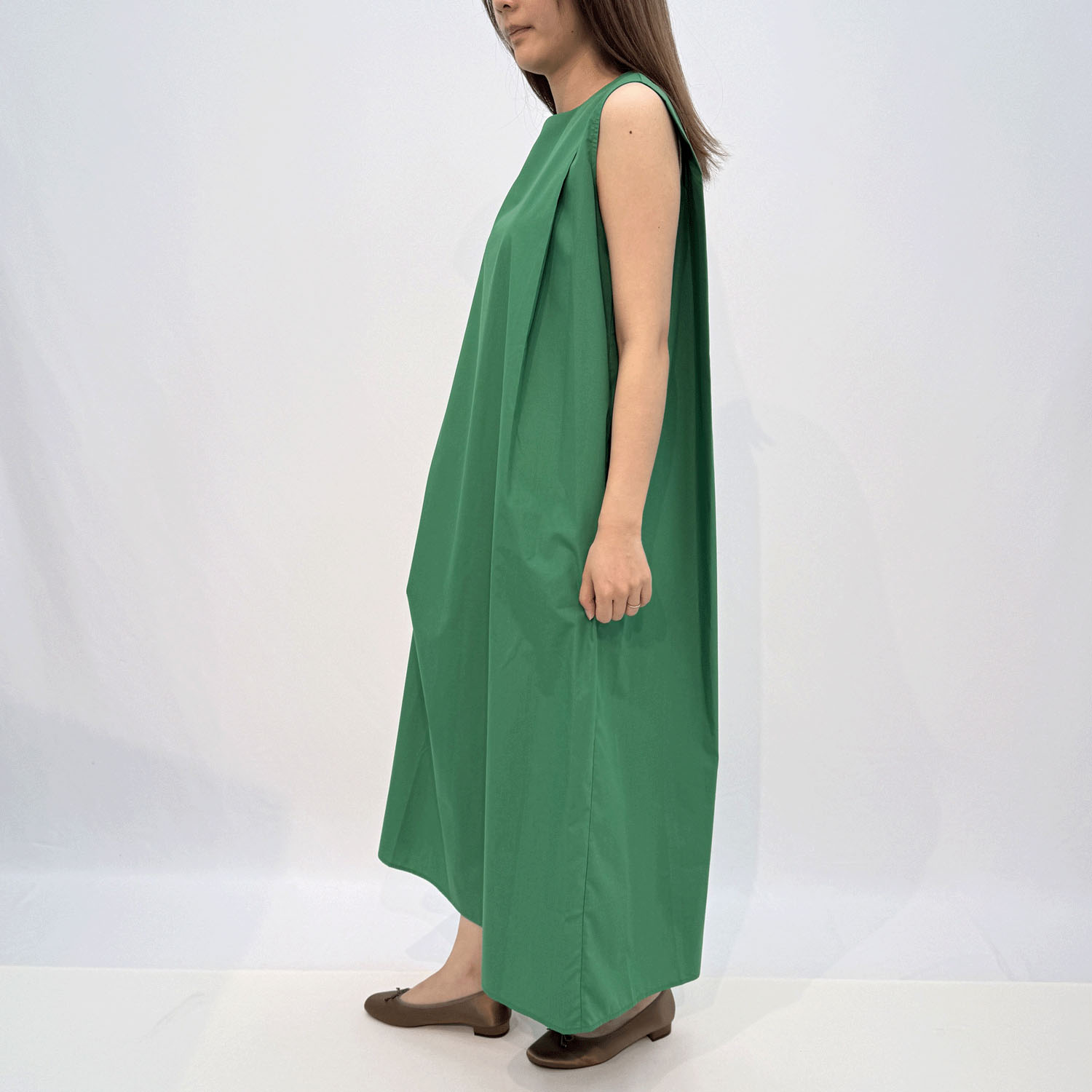 バックZIPショルダータックワンピース - 画像2