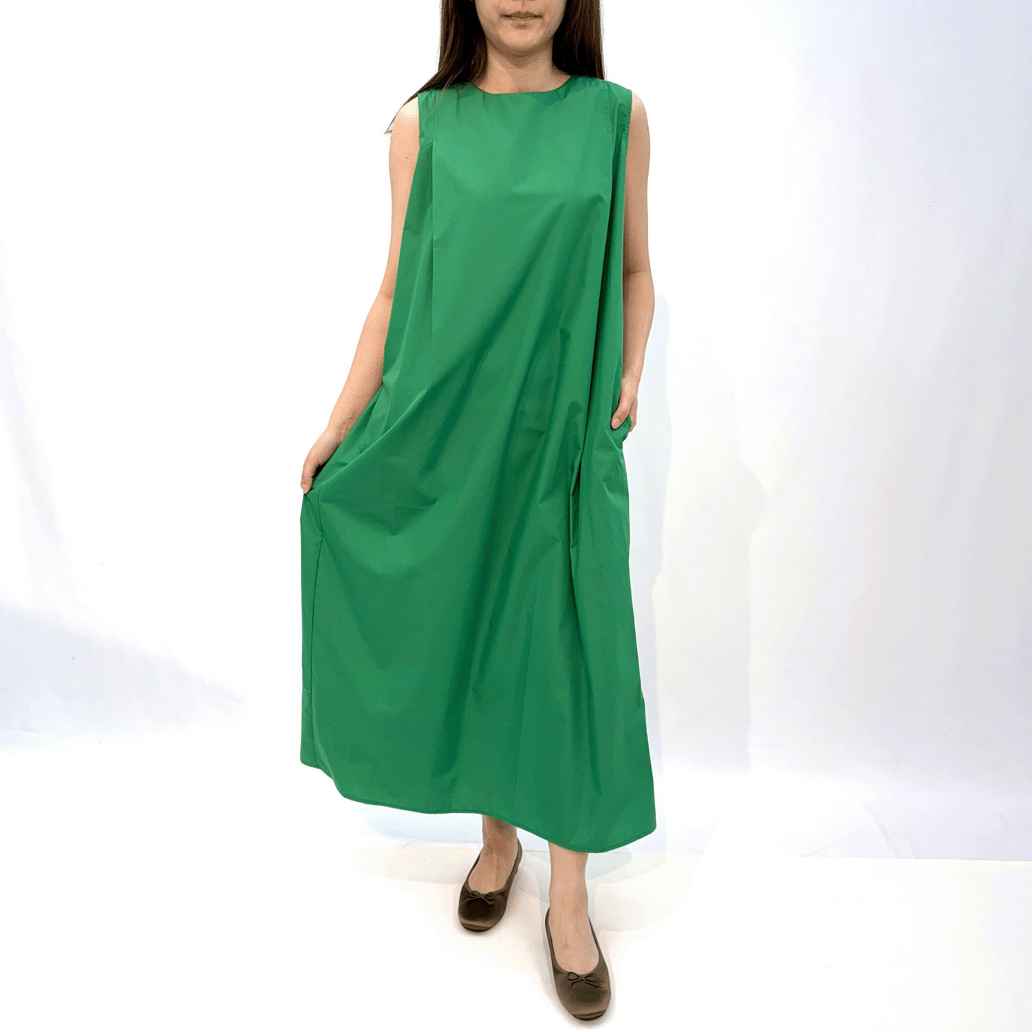 バックZIPショルダータックワンピース