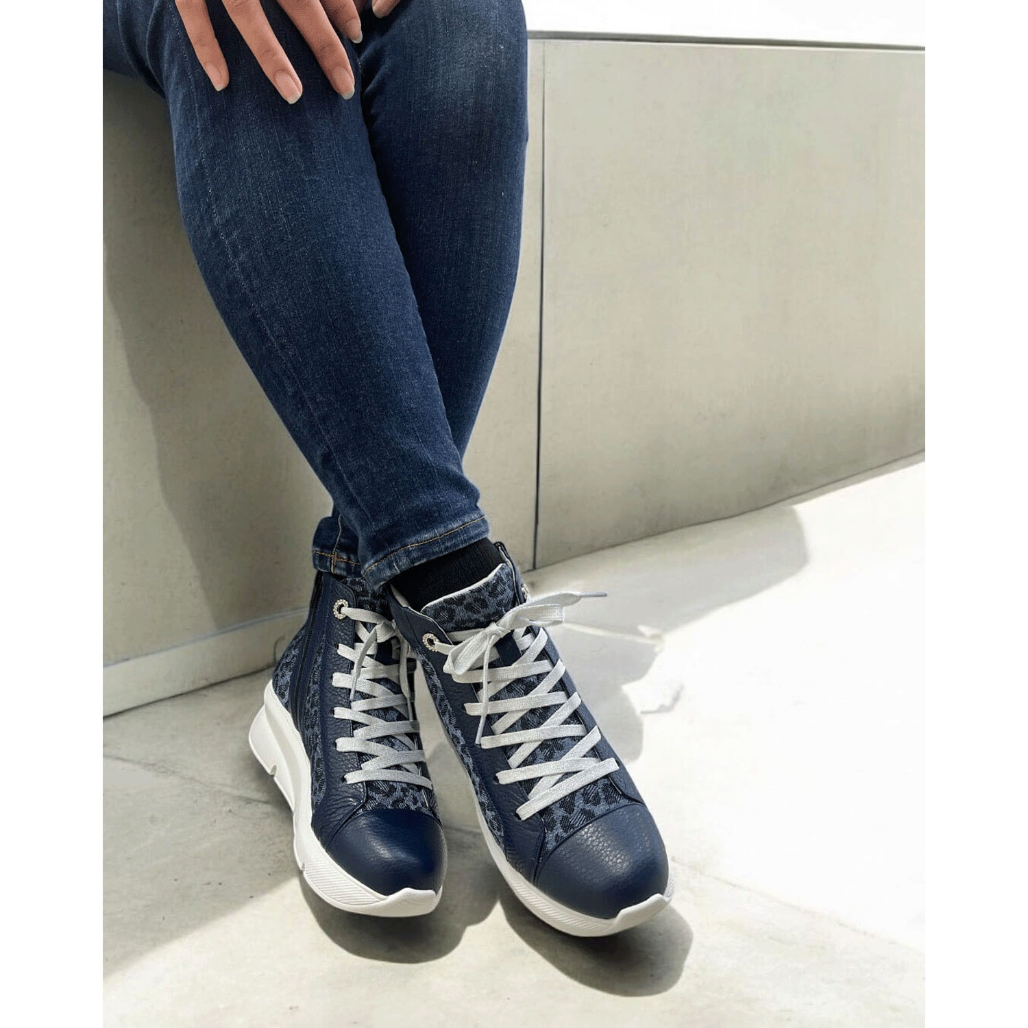 Monet ハイカットスニーカー デニムレオパード - 画像2